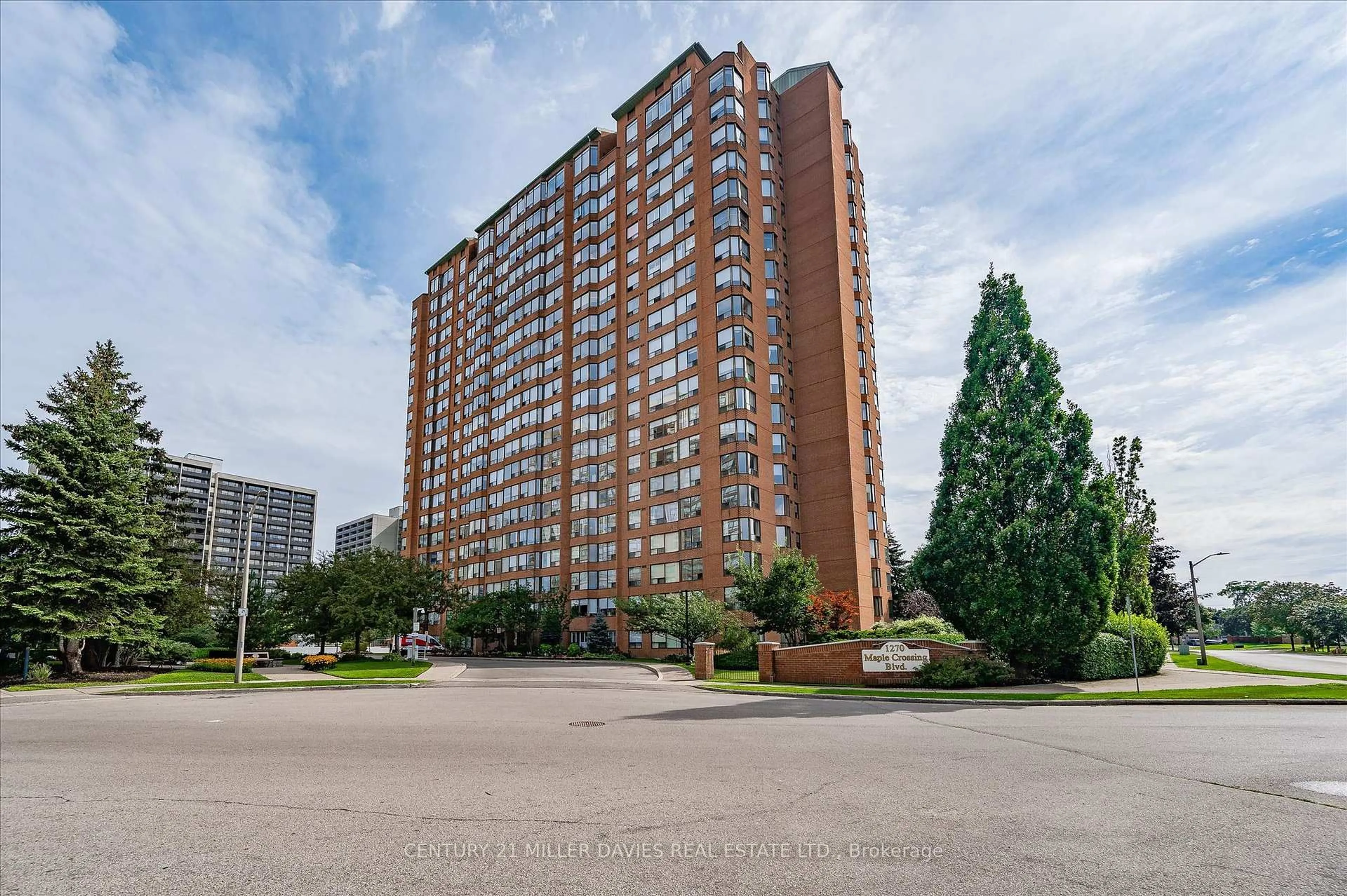 A pic from outside/outdoor area/front of a property/back of a property/a pic from drone, unknown for 1270 Maple Crossing Blvd #808, Burlington Ontario L7S 2J3