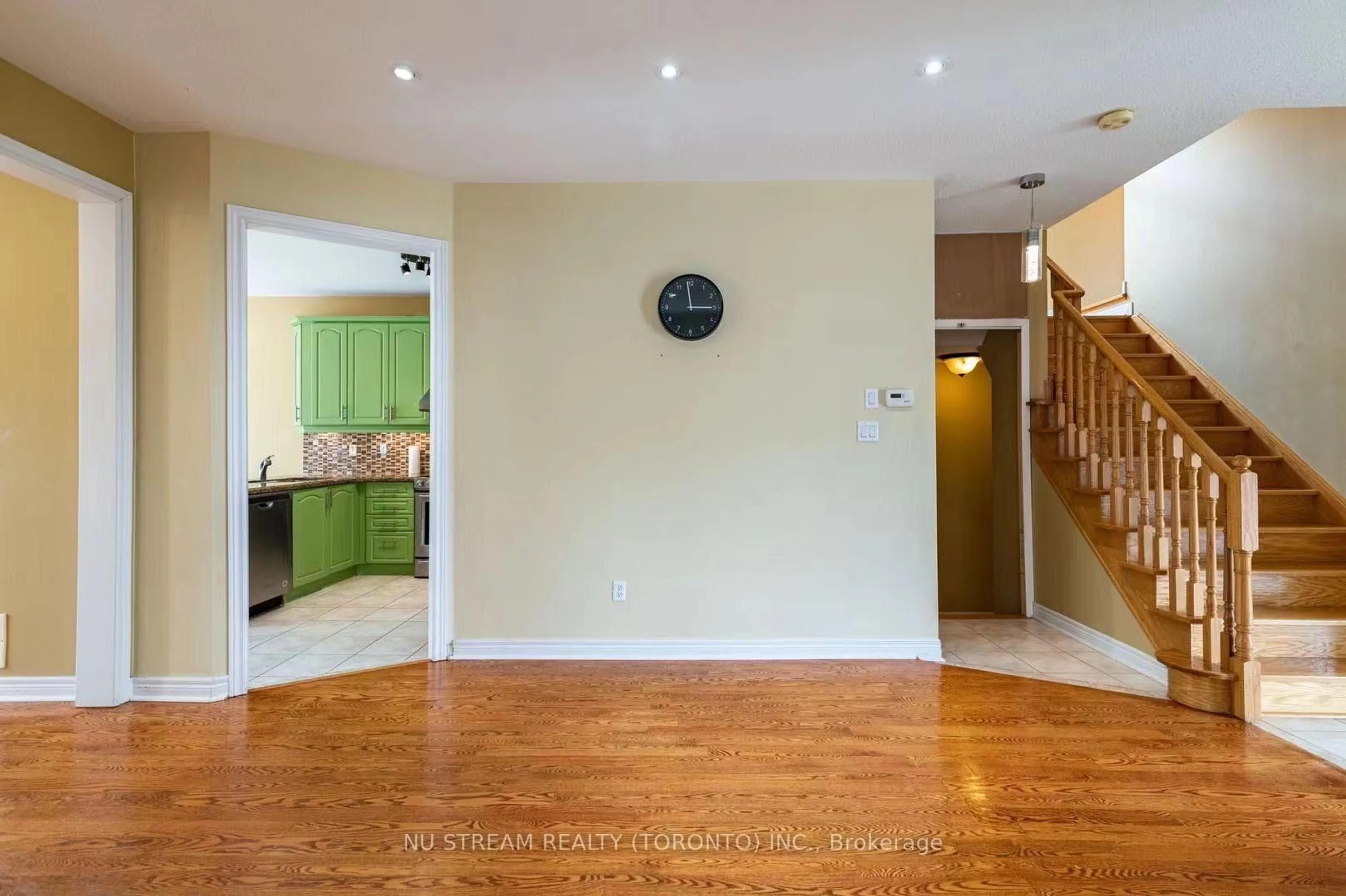 Indoor entryway for 5139 Oscar Peterson Blvd, Mississauga Ontario L5M 7W4