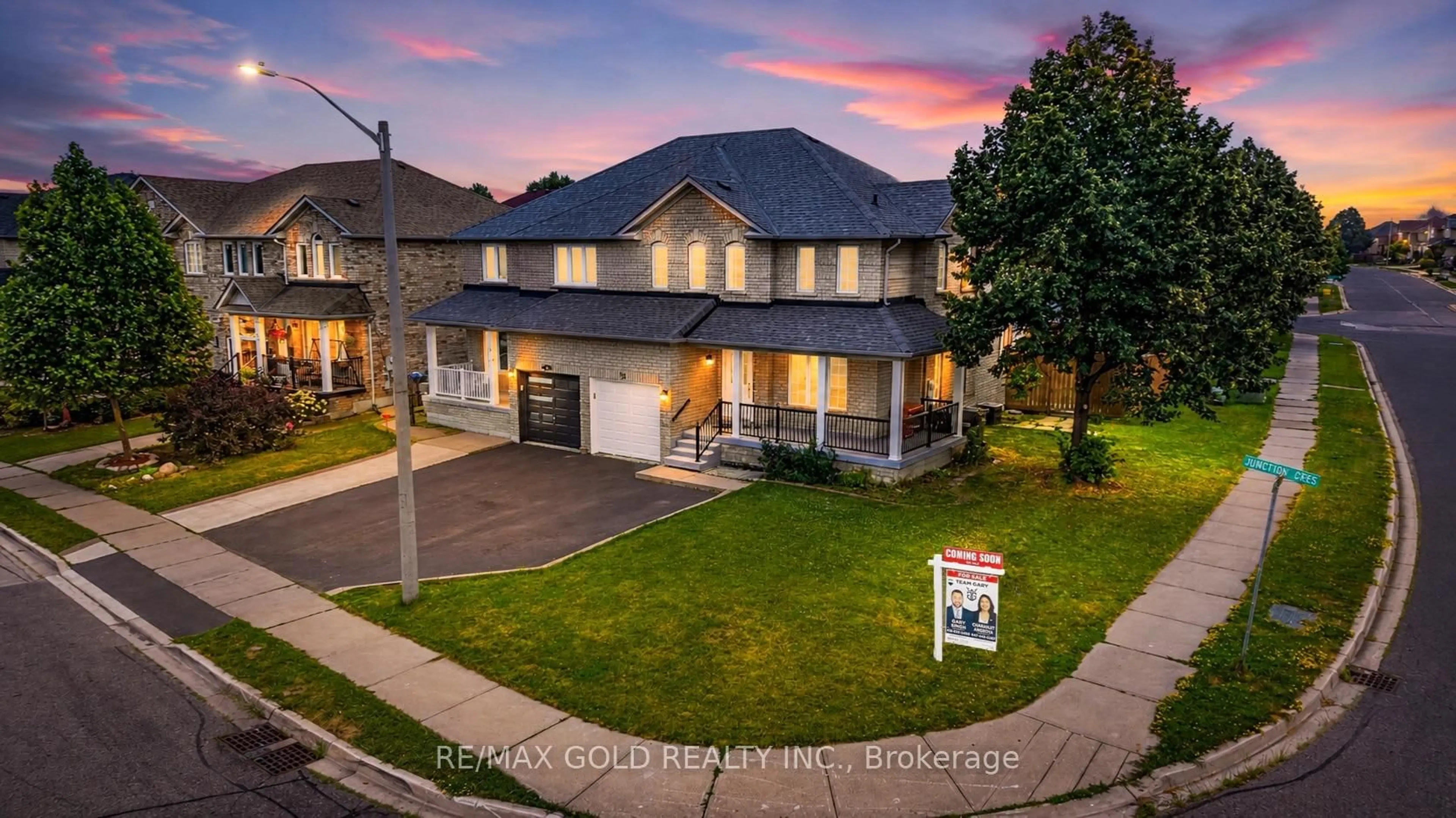 A pic from outside/outdoor area/front of a property/back of a property/a pic from drone, street for 52 Junction Cres, Brampton Ontario L7A 2G9