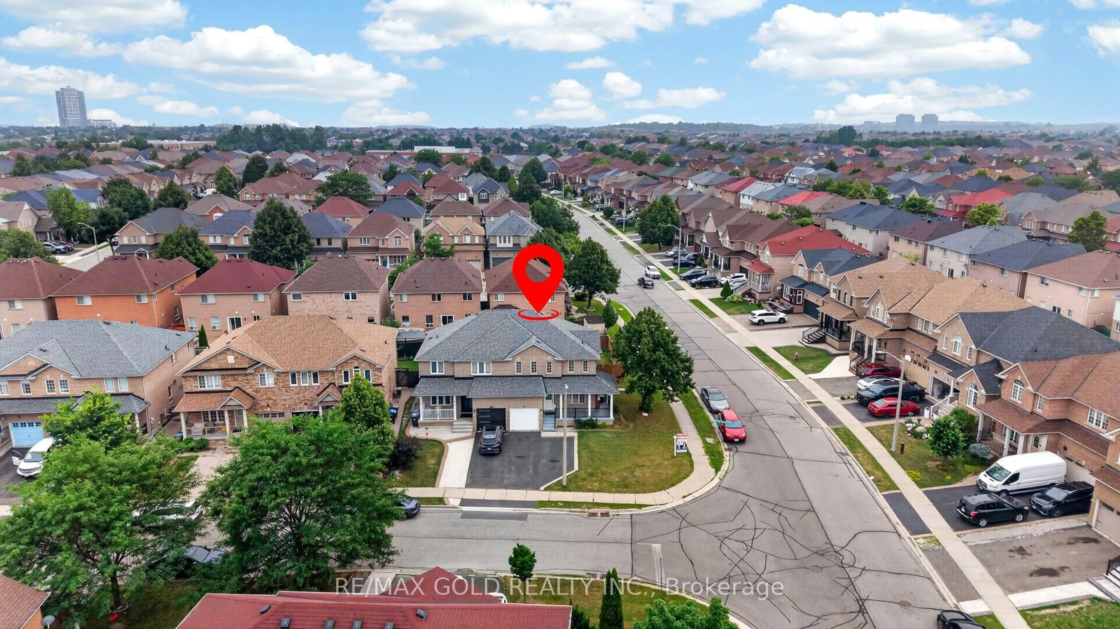 A pic from outside/outdoor area/front of a property/back of a property/a pic from drone, street for 52 Junction Cres, Brampton Ontario L7A 2G9
