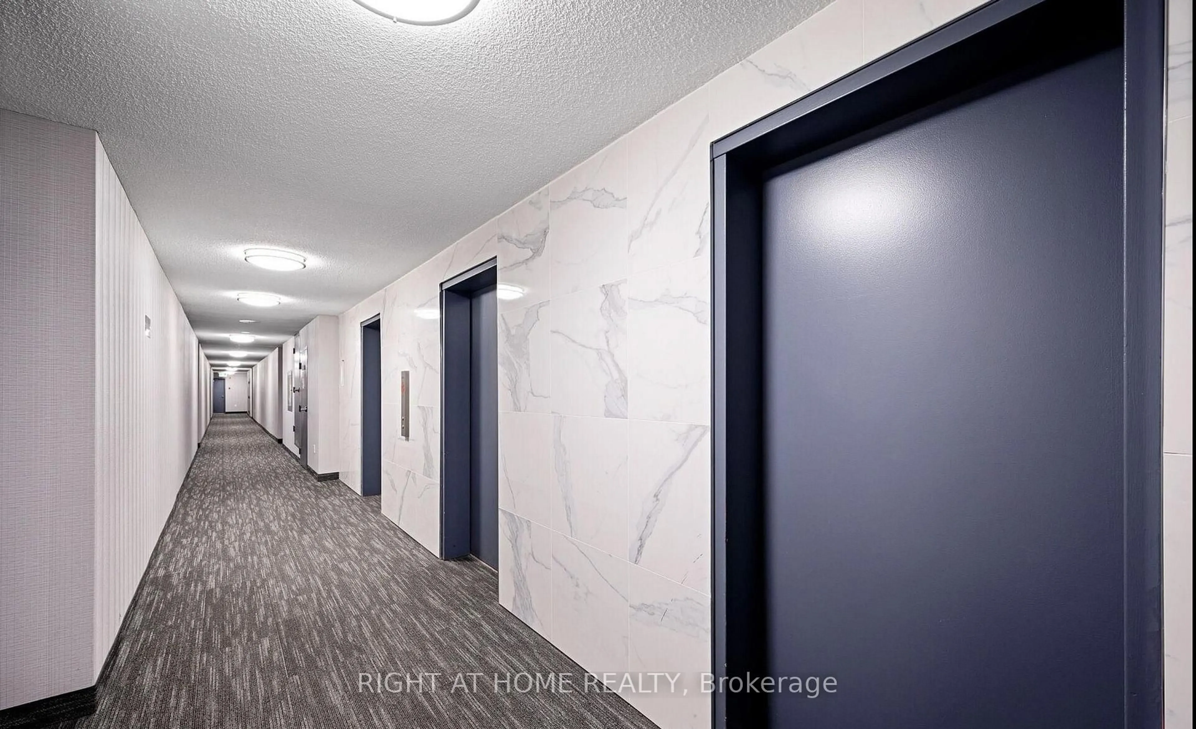 Indoor foyer for 4 Kings Cross Rd #2106, Brampton Ontario L6T 3X8