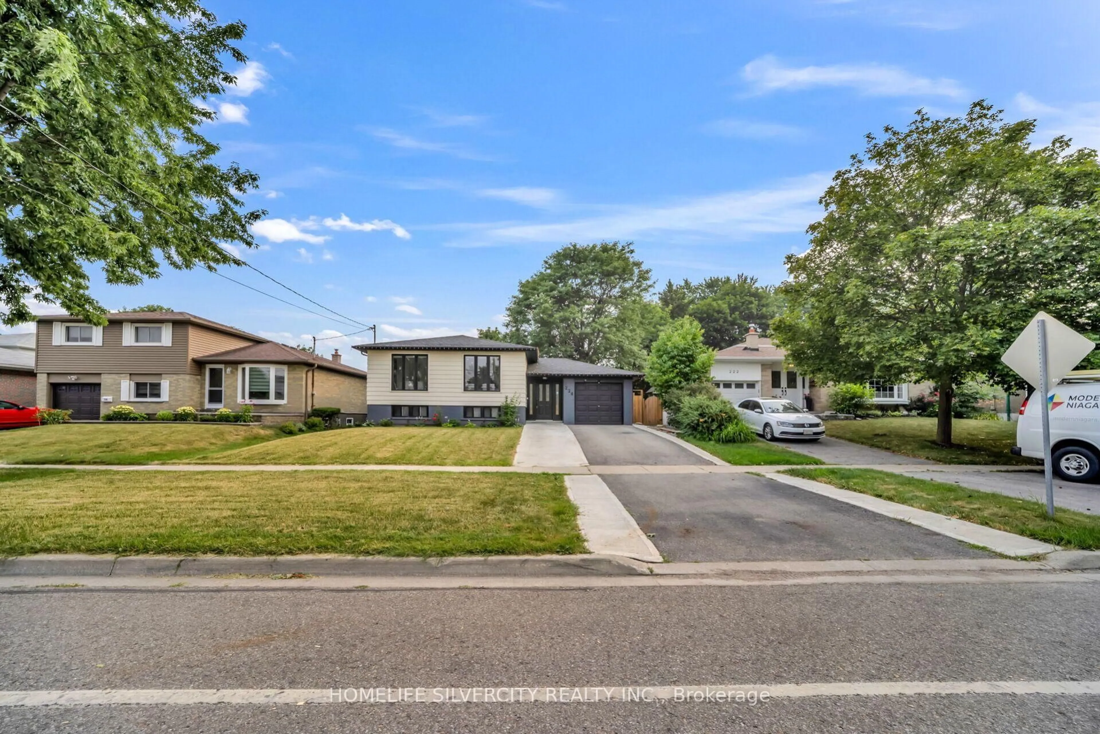 Home with vinyl exterior material, street for 224 Delrex Blvd, Halton Hills Ontario L7G 4E9