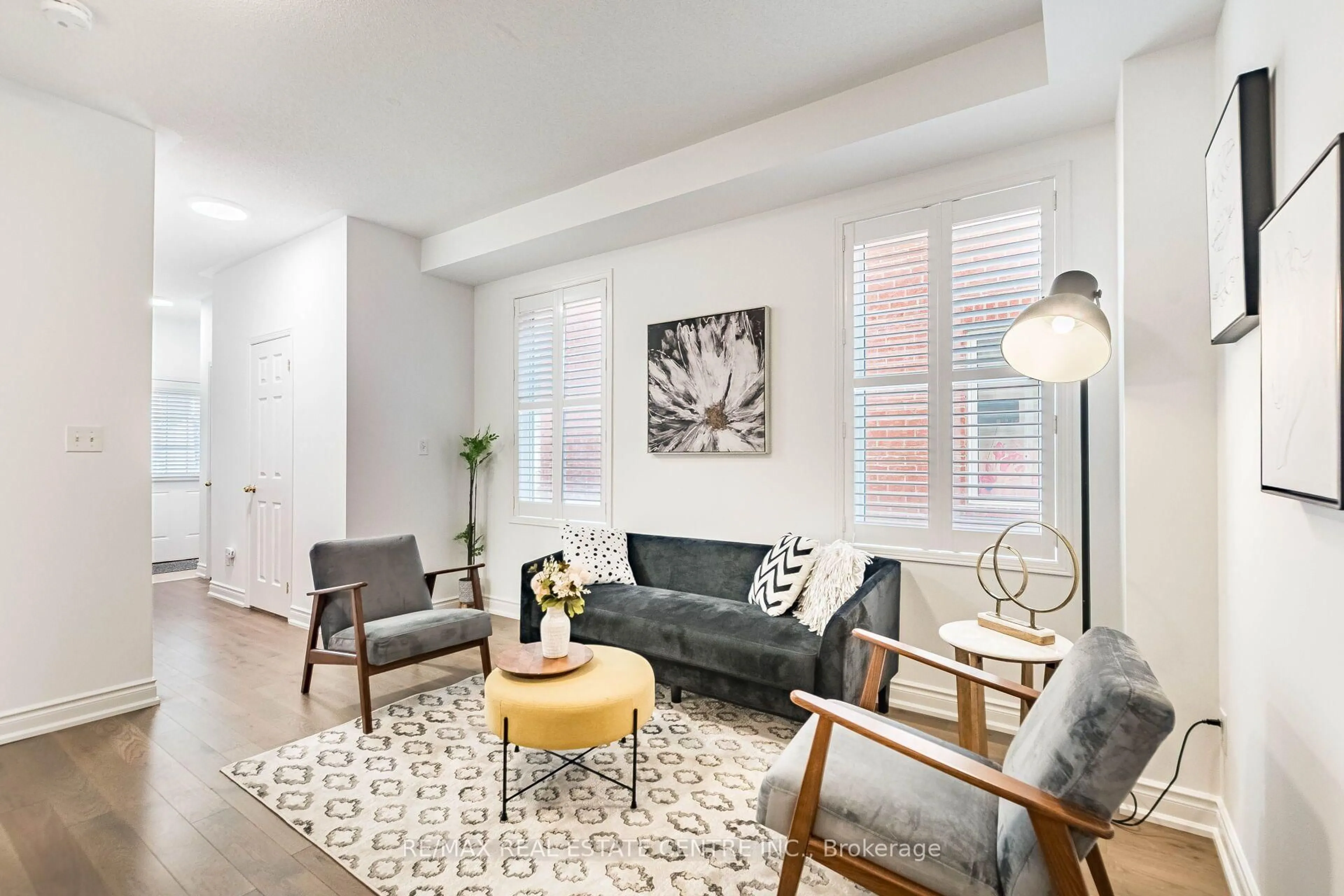 Living room with furniture, unknown for 4718 Alana Glen Dr, Mississauga Ontario L5V 0C3