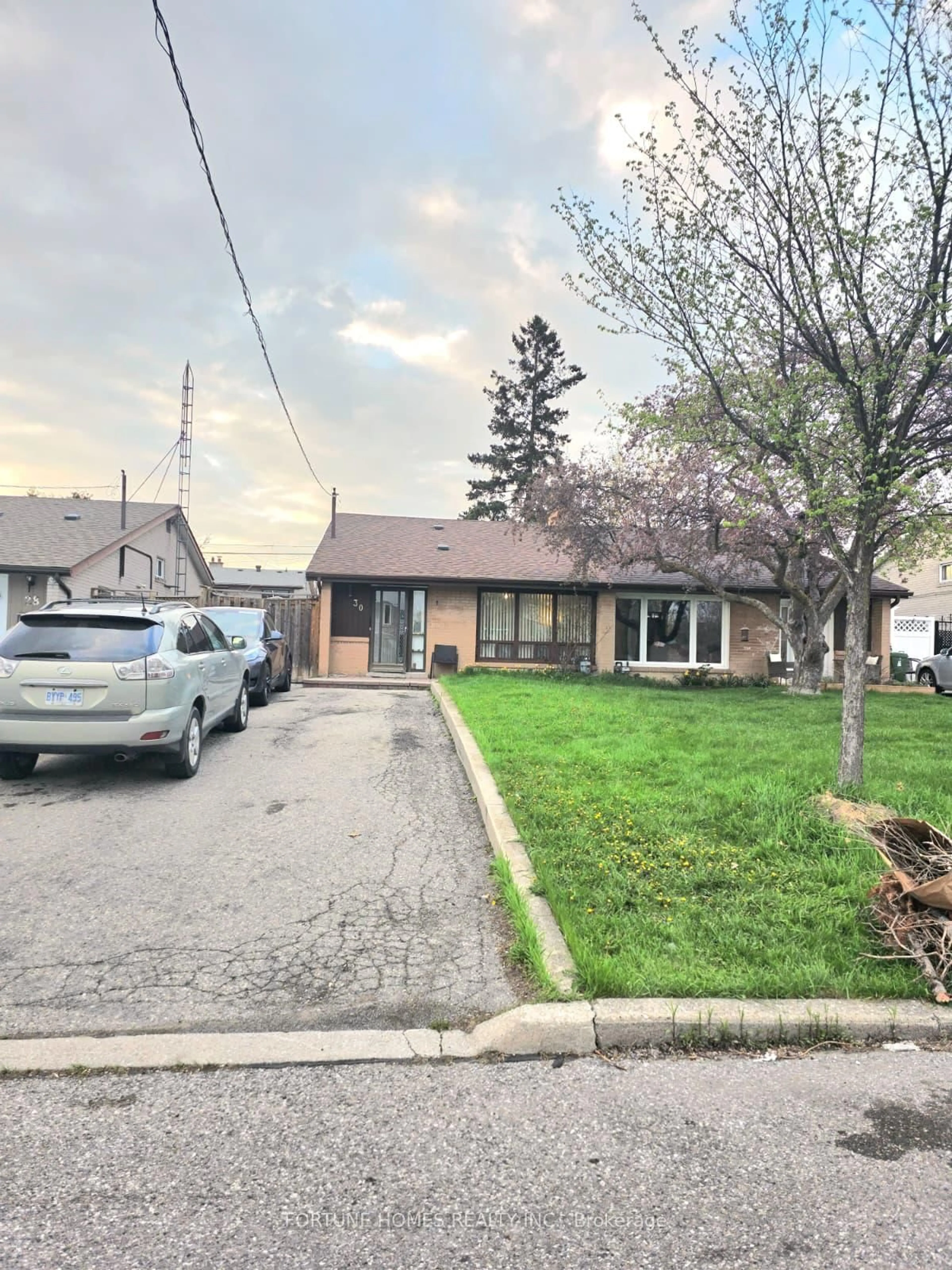 Unknown for 30 Dombey Rd, Toronto Ontario M3L 1N9