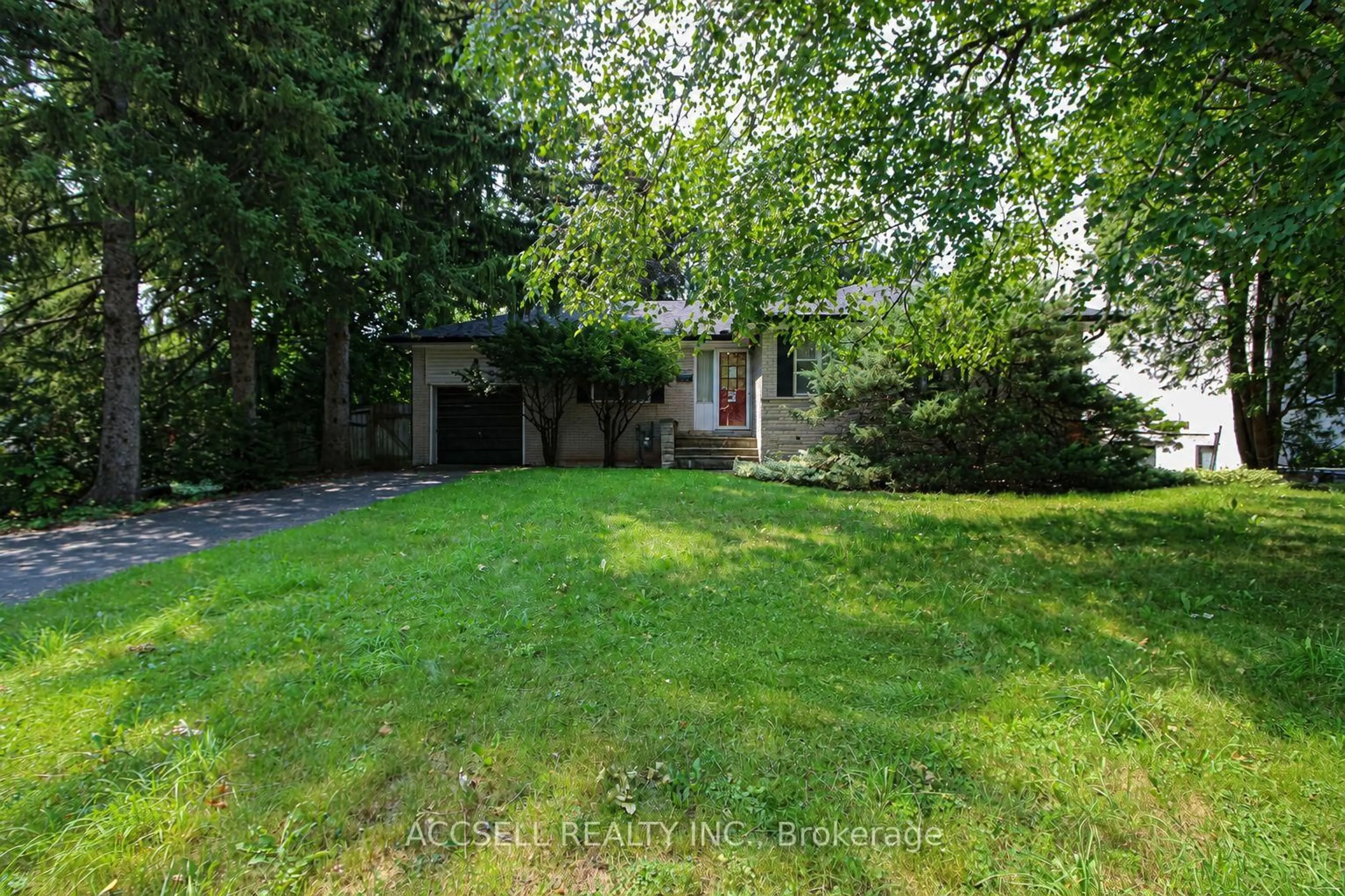 A pic from outside/outdoor area/front of a property/back of a property/a pic from drone, unknown for 1358 Sedgewick Cres, Oakville Ontario L6L 1X8