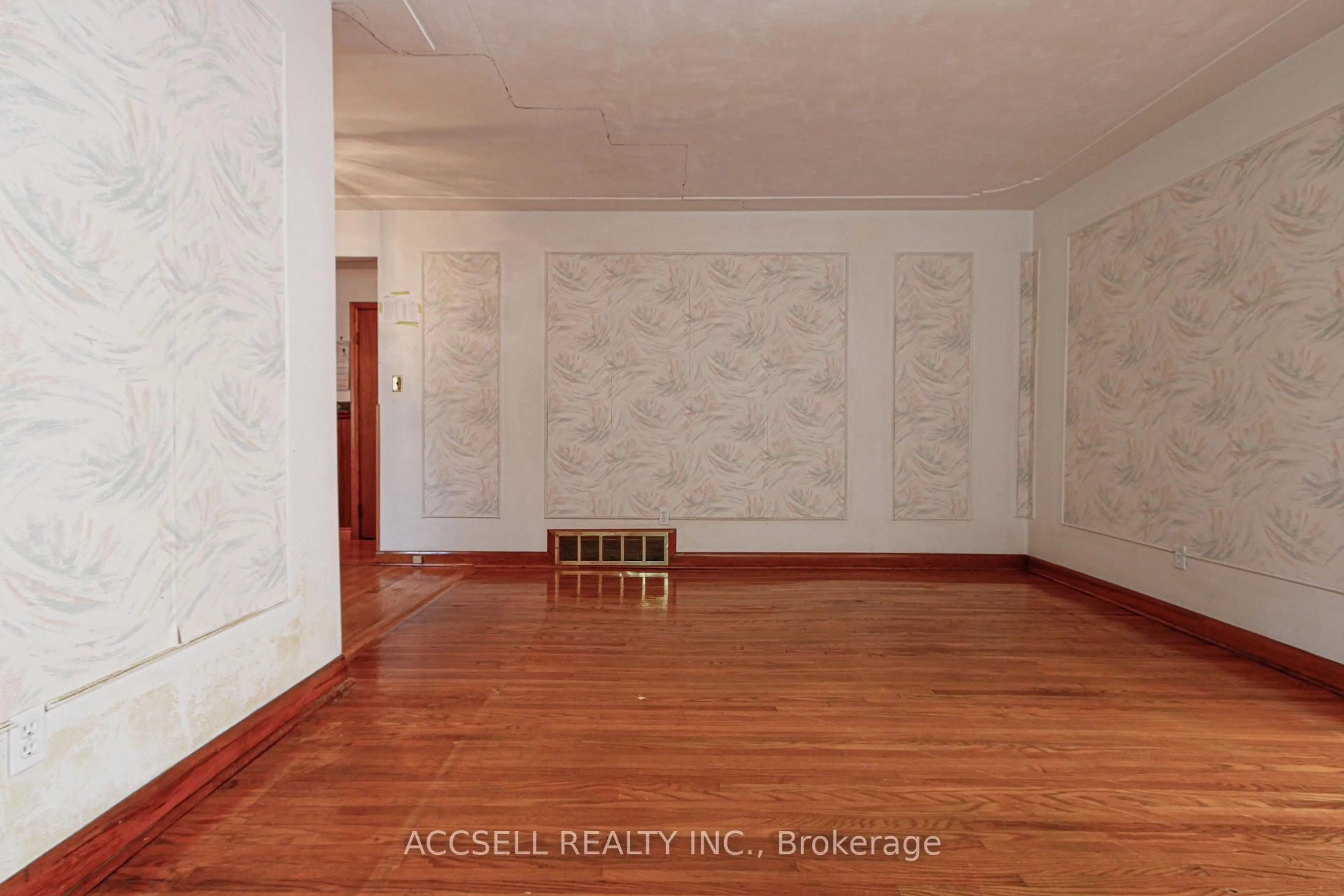 A pic of a room for 1358 Sedgewick Cres, Oakville Ontario L6L 1X8