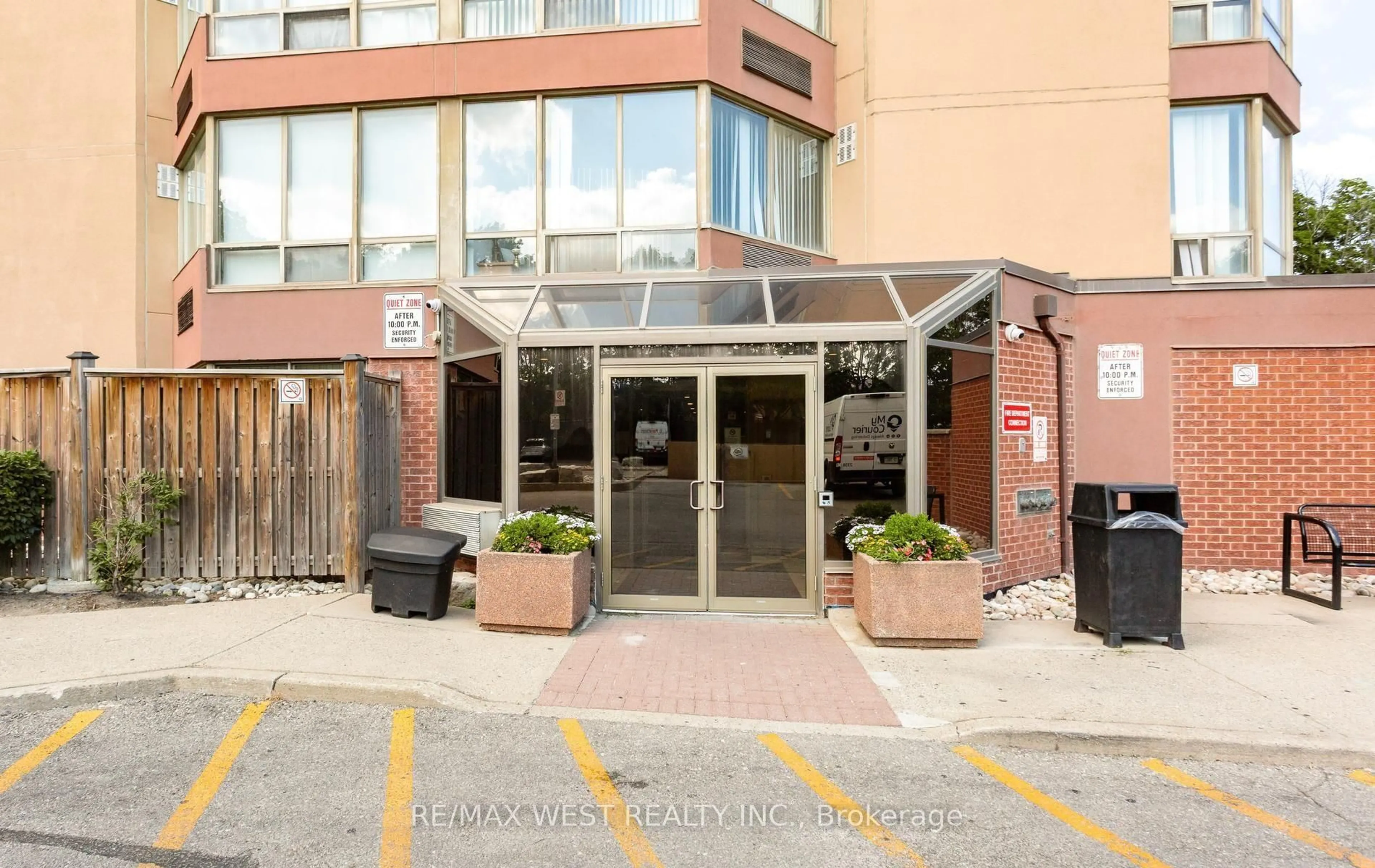 Patio, unknown for 25 Fairview Rd #1410, Mississauga Ontario L5B 3Y8