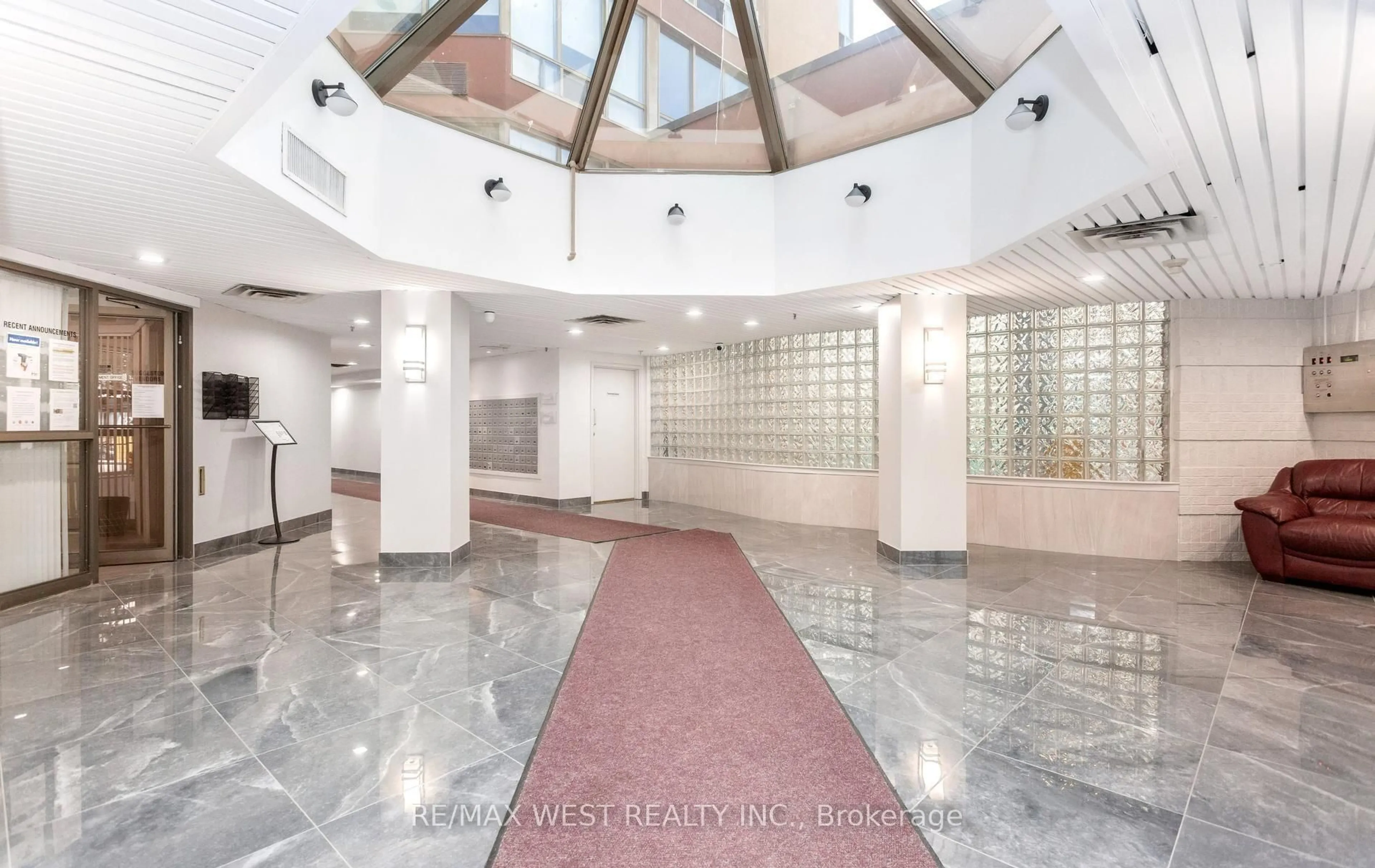 Indoor foyer for 25 Fairview Rd #1410, Mississauga Ontario L5B 3Y8
