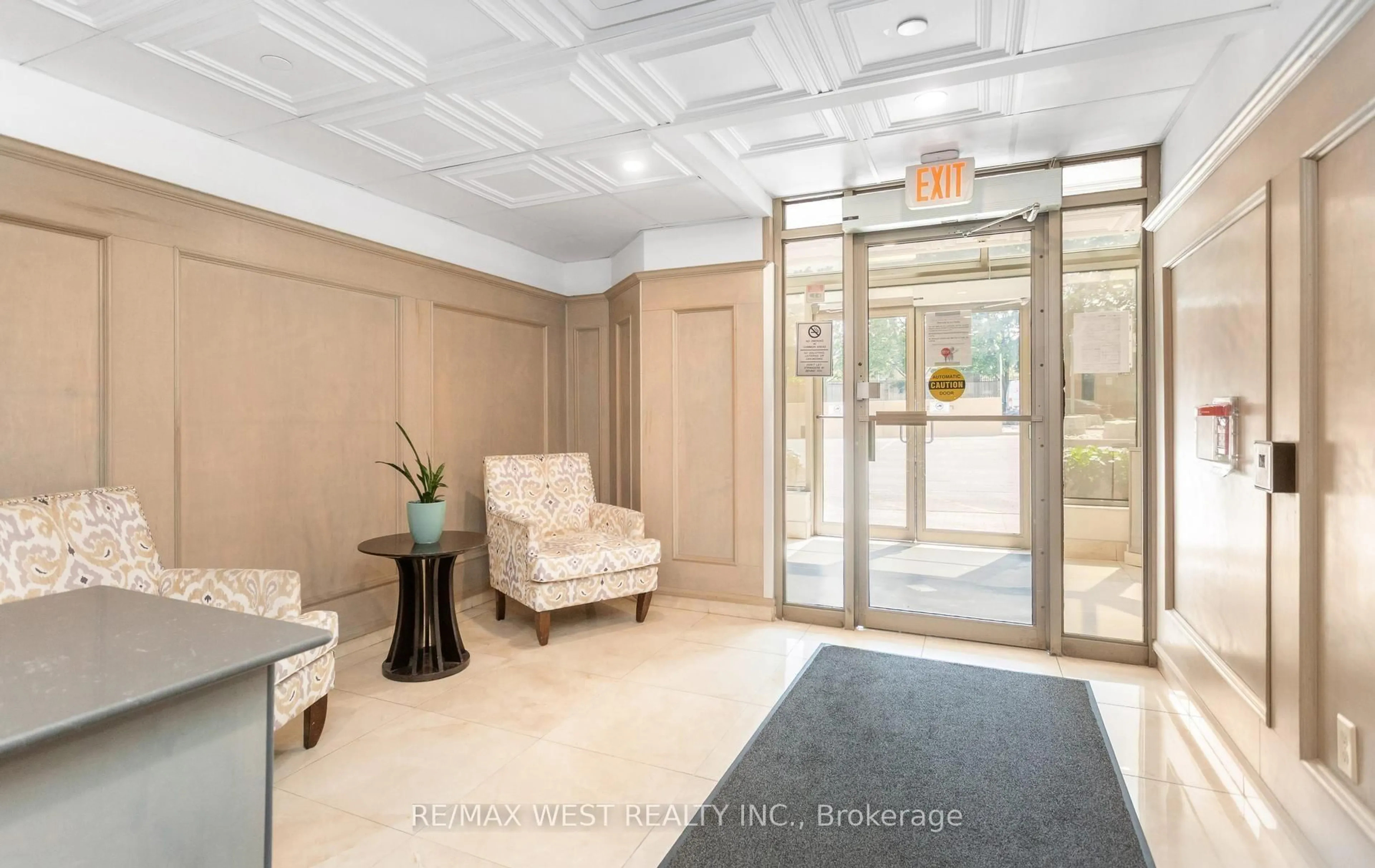 Indoor foyer for 25 Fairview Rd #1410, Mississauga Ontario L5B 3Y8