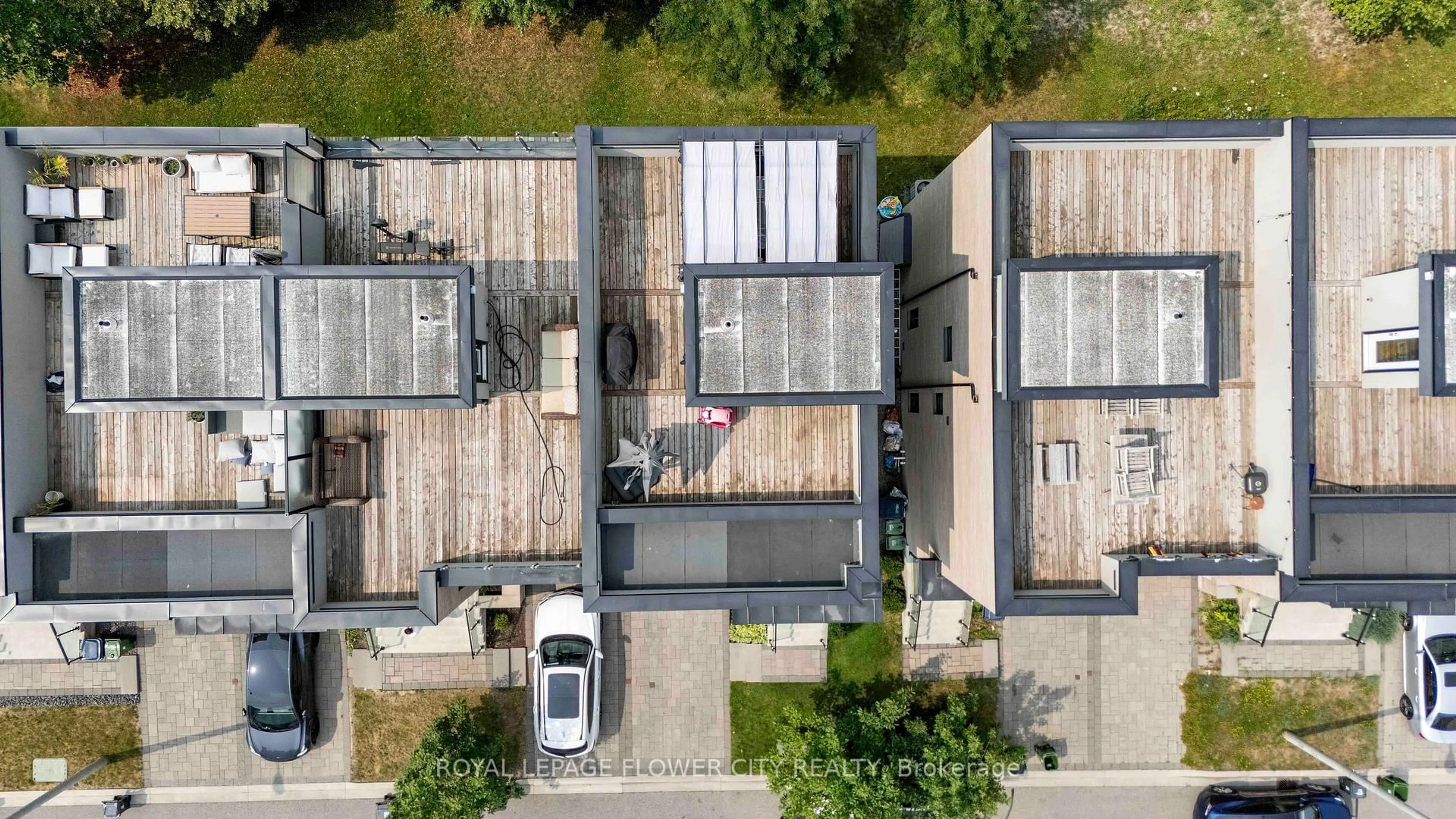 A pic from outside/outdoor area/front of a property/back of a property/a pic from drone, street for 62 Pony Farm Dr, Toronto Ontario M9R 0B3