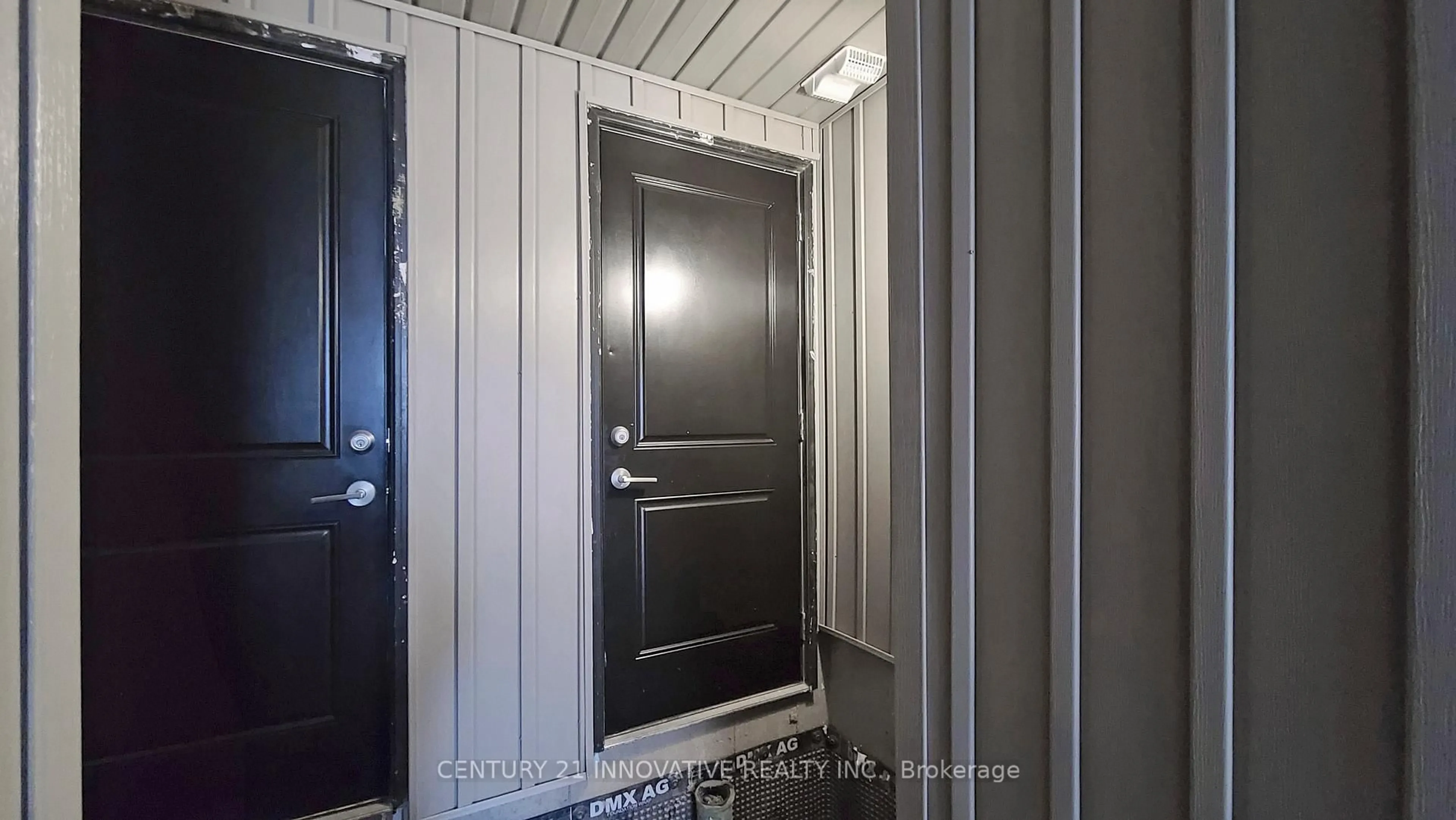 Indoor entryway for 575 Boyd Lane, Milton Ontario L9T 2X5