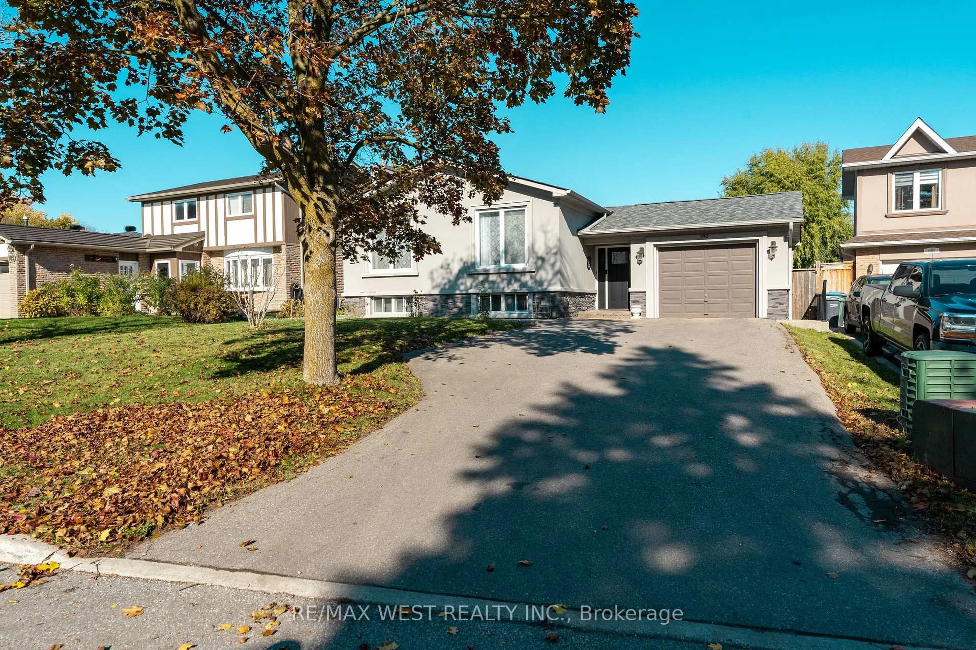 A pic from outside/outdoor area/front of a property/back of a property/a pic from drone, street for 183 Ridge Rd, Caledon Ontario L7E 4V8