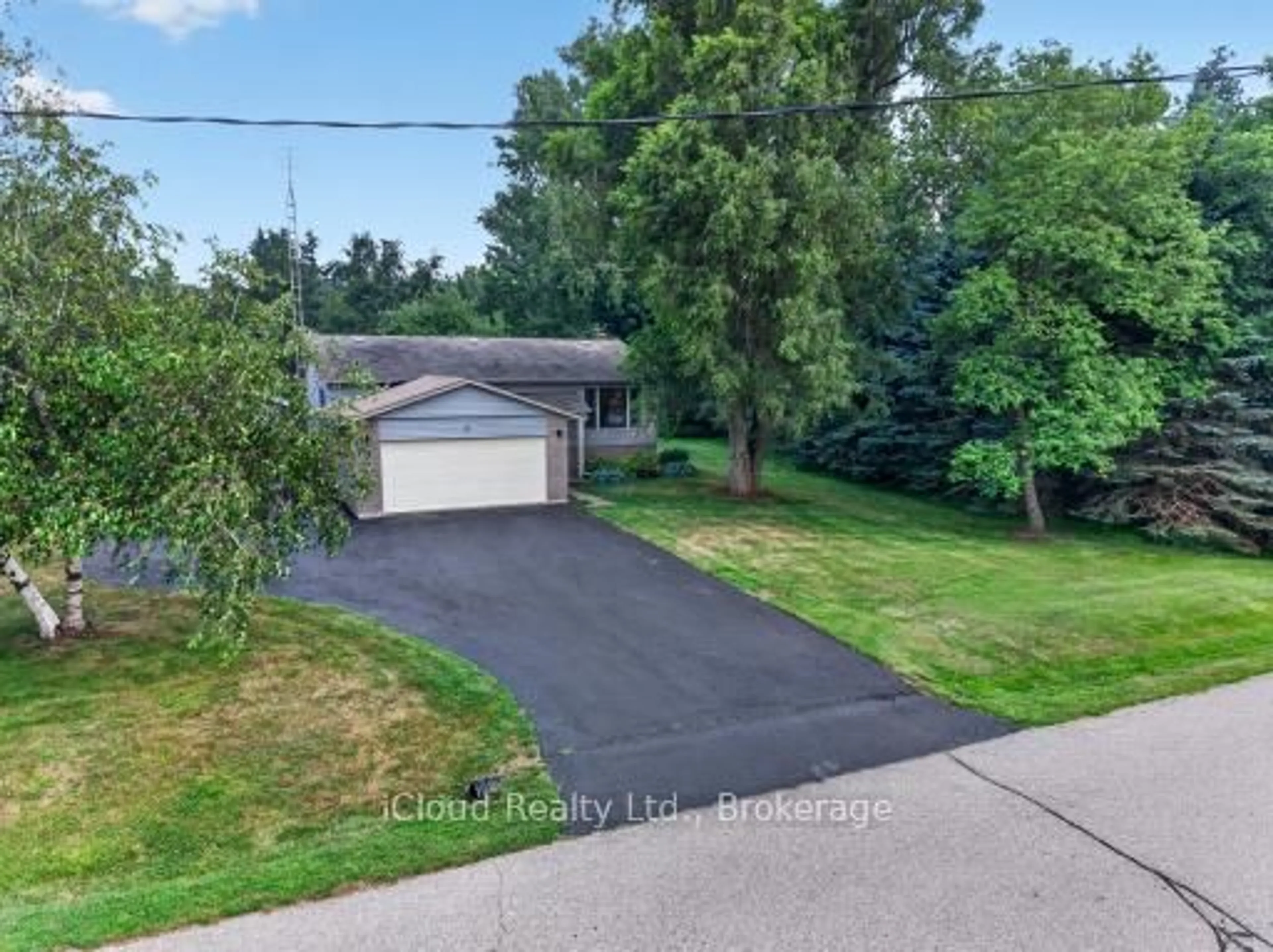 A pic from outside/outdoor area/front of a property/back of a property/a pic from drone, street for 31 Richmond St, Caledon Ontario L7K 0A2