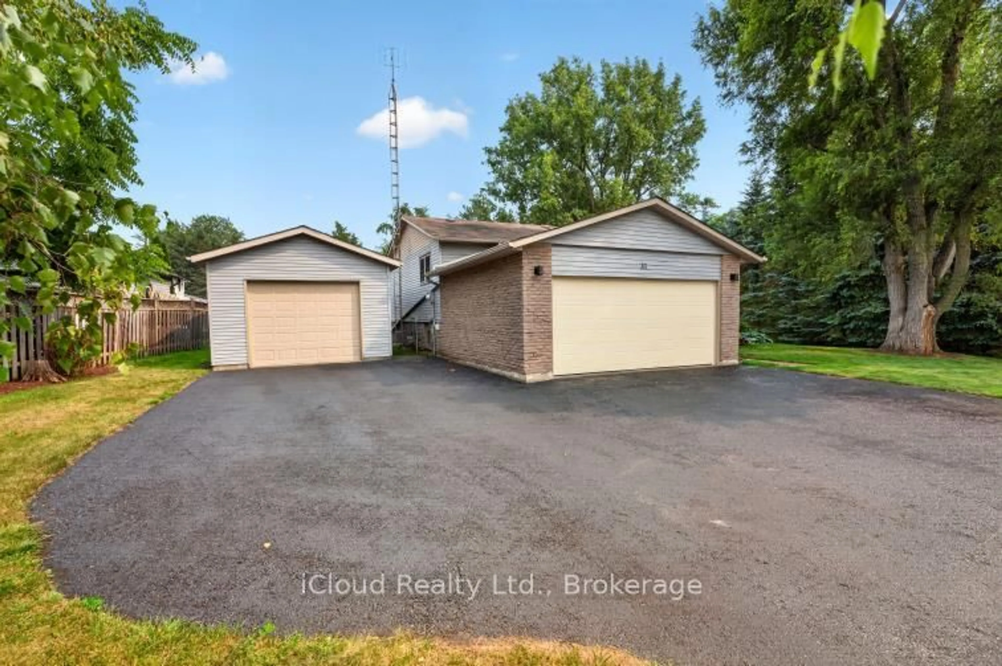 A pic from outside/outdoor area/front of a property/back of a property/a pic from drone, unknown for 31 Richmond St, Caledon Ontario L7K 0A2