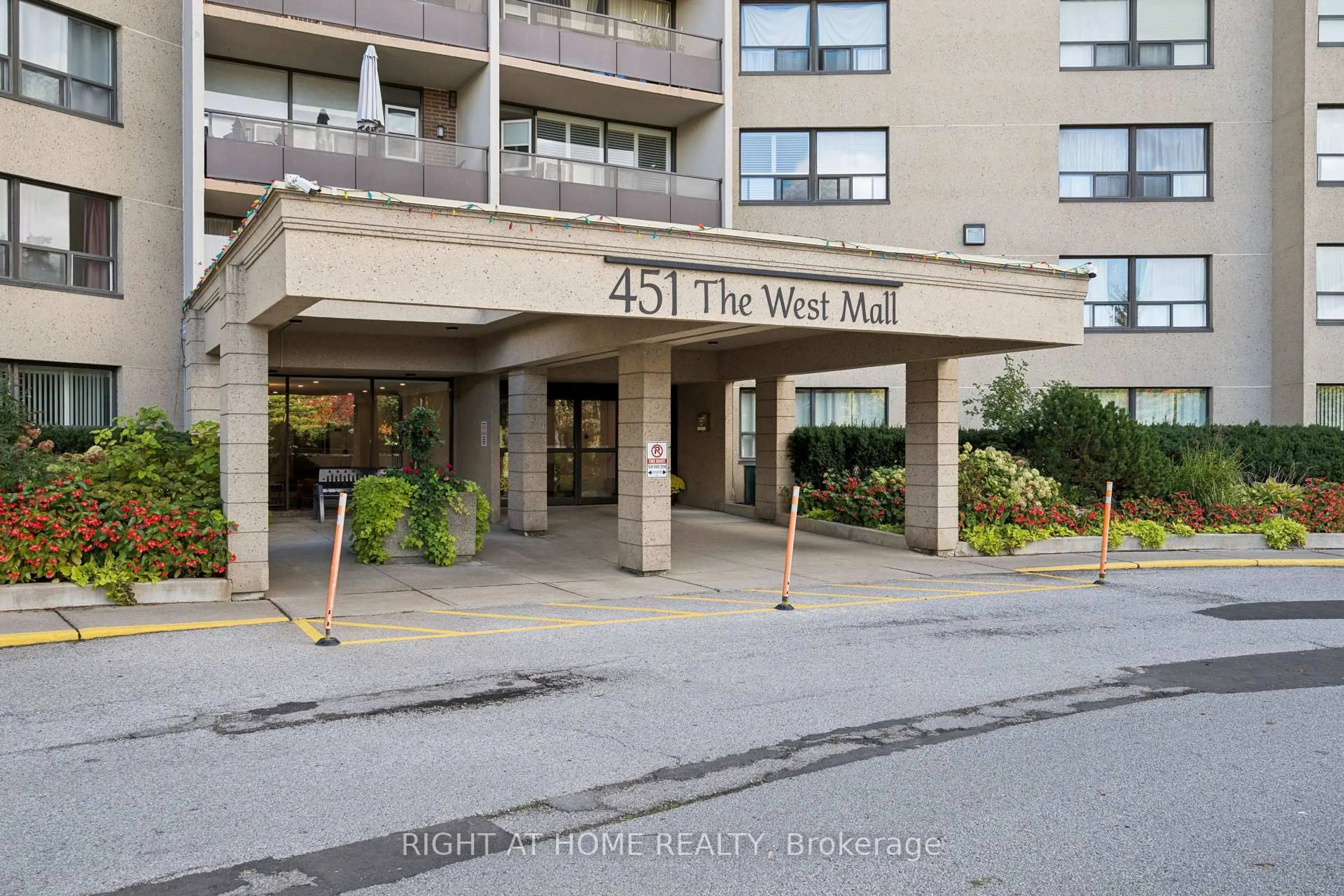 Indoor foyer for 451 The West Mall #807, Toronto Ontario M9C 1G1