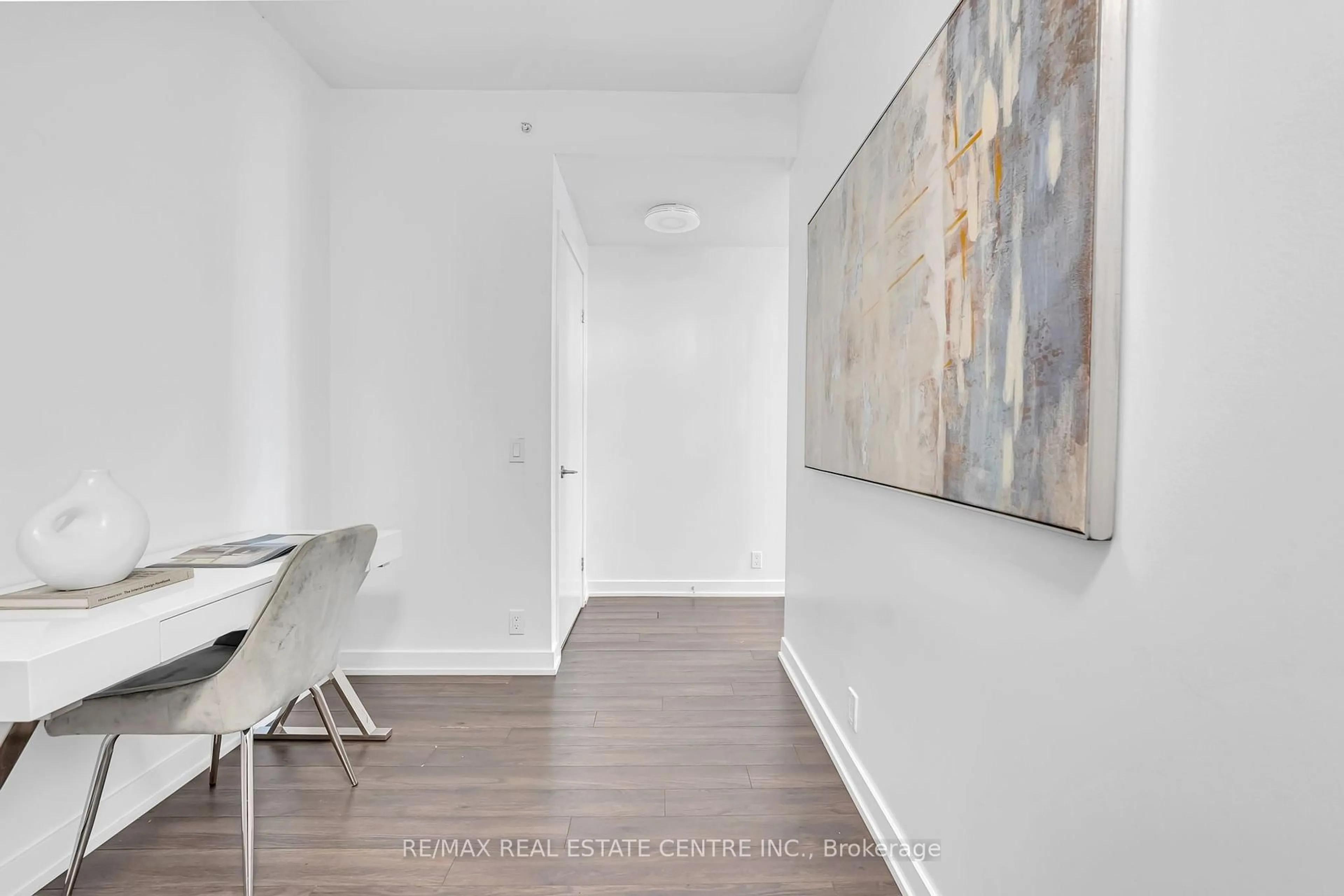 Indoor entryway for 10 Park Lawn Rd #809, Toronto Ontario M8V 0H9