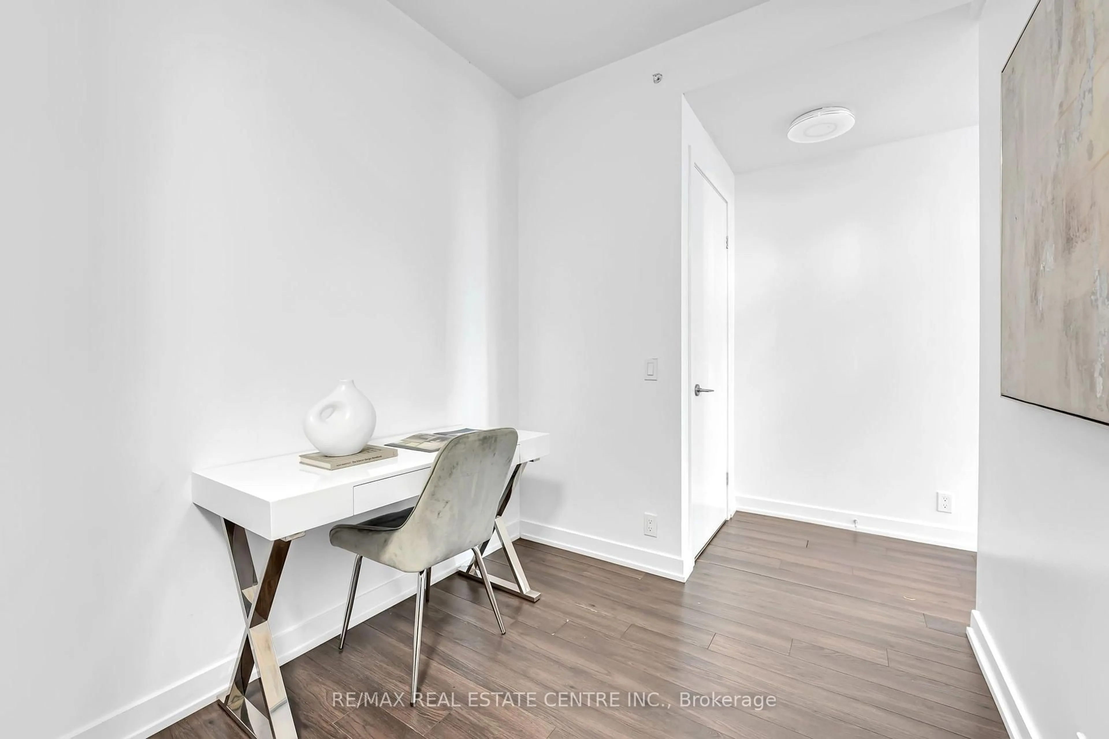 A pic of a room for 10 Park Lawn Rd #809, Toronto Ontario M8V 0H9