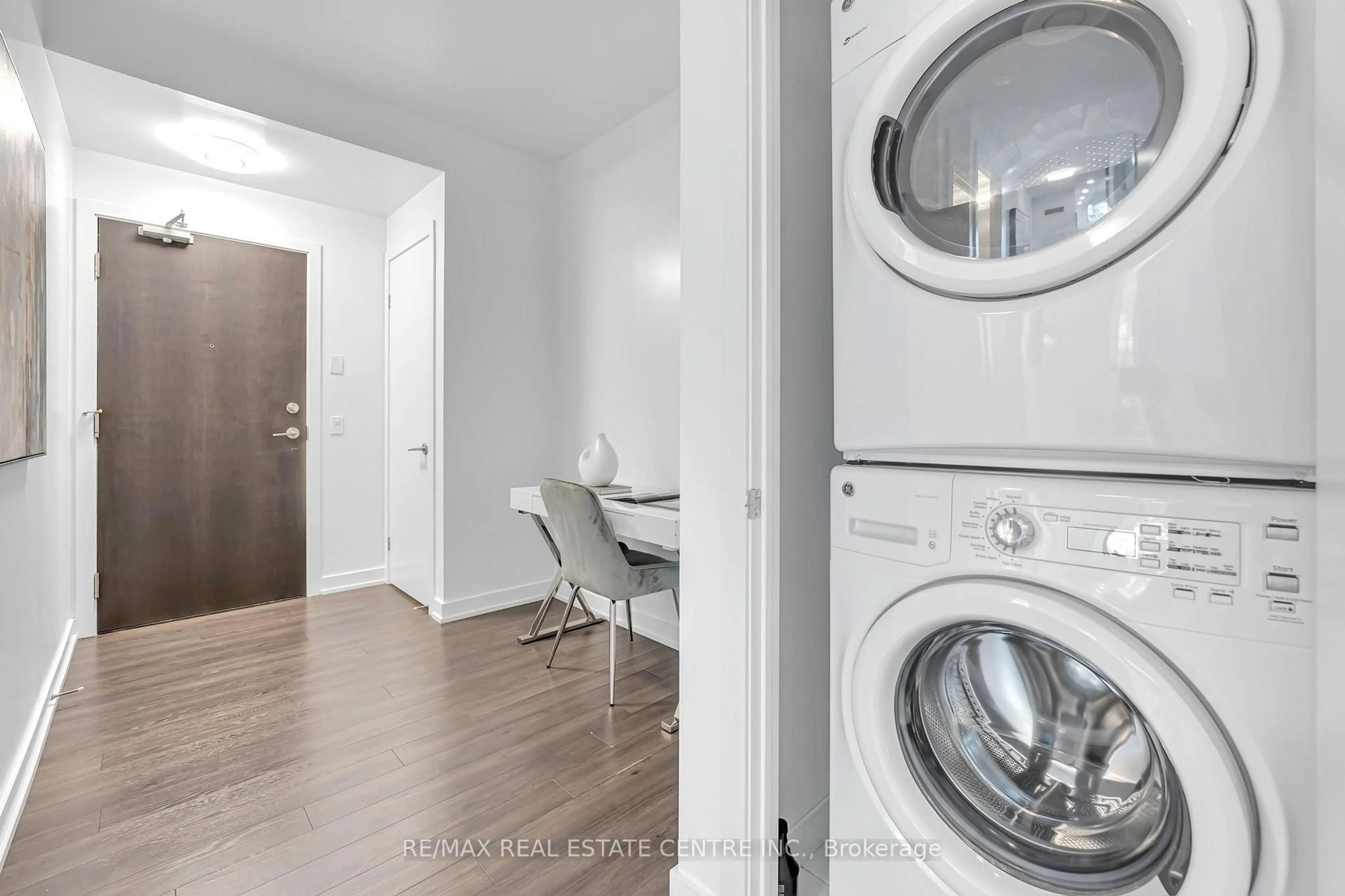 Laundry room for 10 Park Lawn Rd #809, Toronto Ontario M8V 0H9