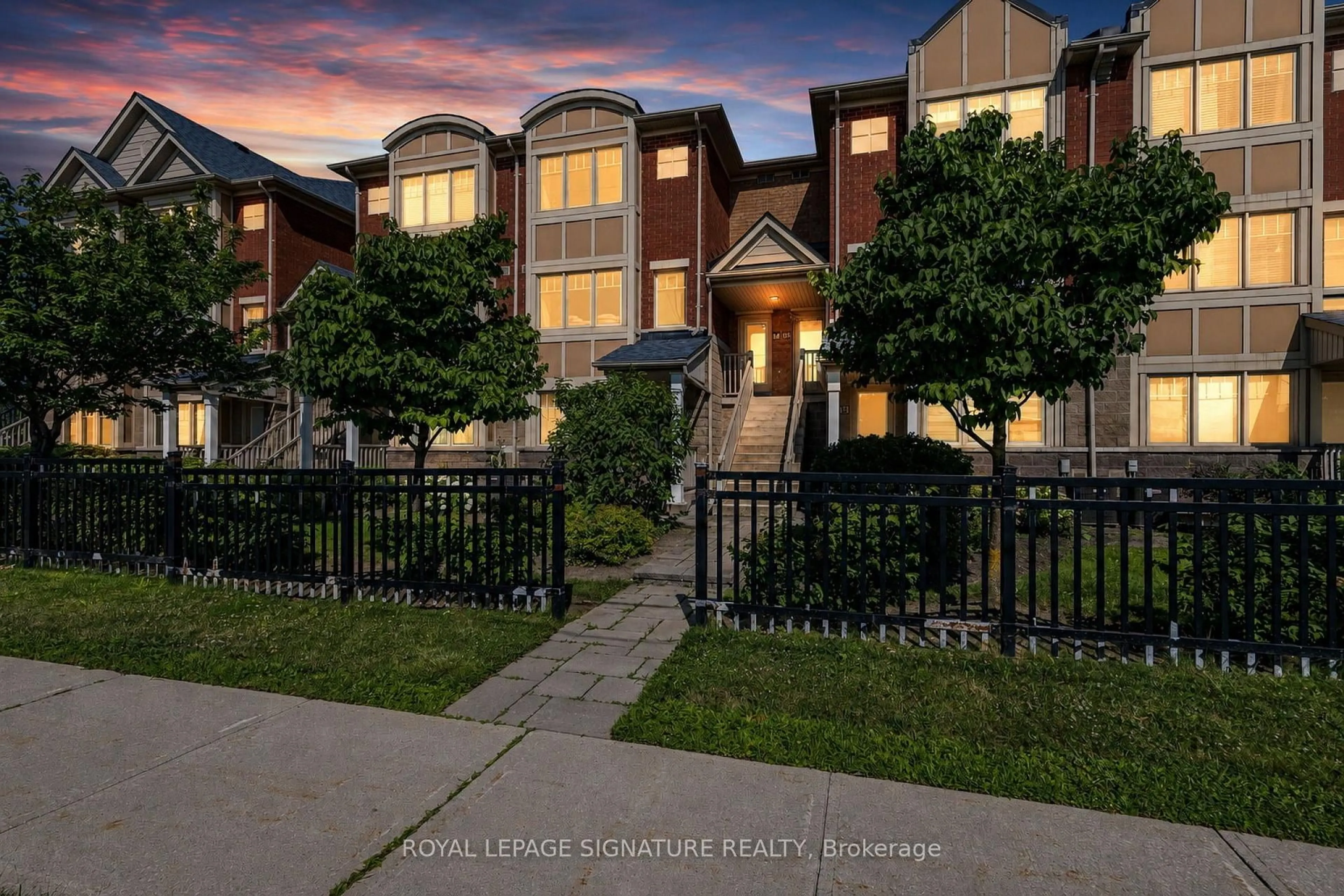 Unknown for 3985 Eglinton Ave #17, Mississauga Ontario L5M 0E8