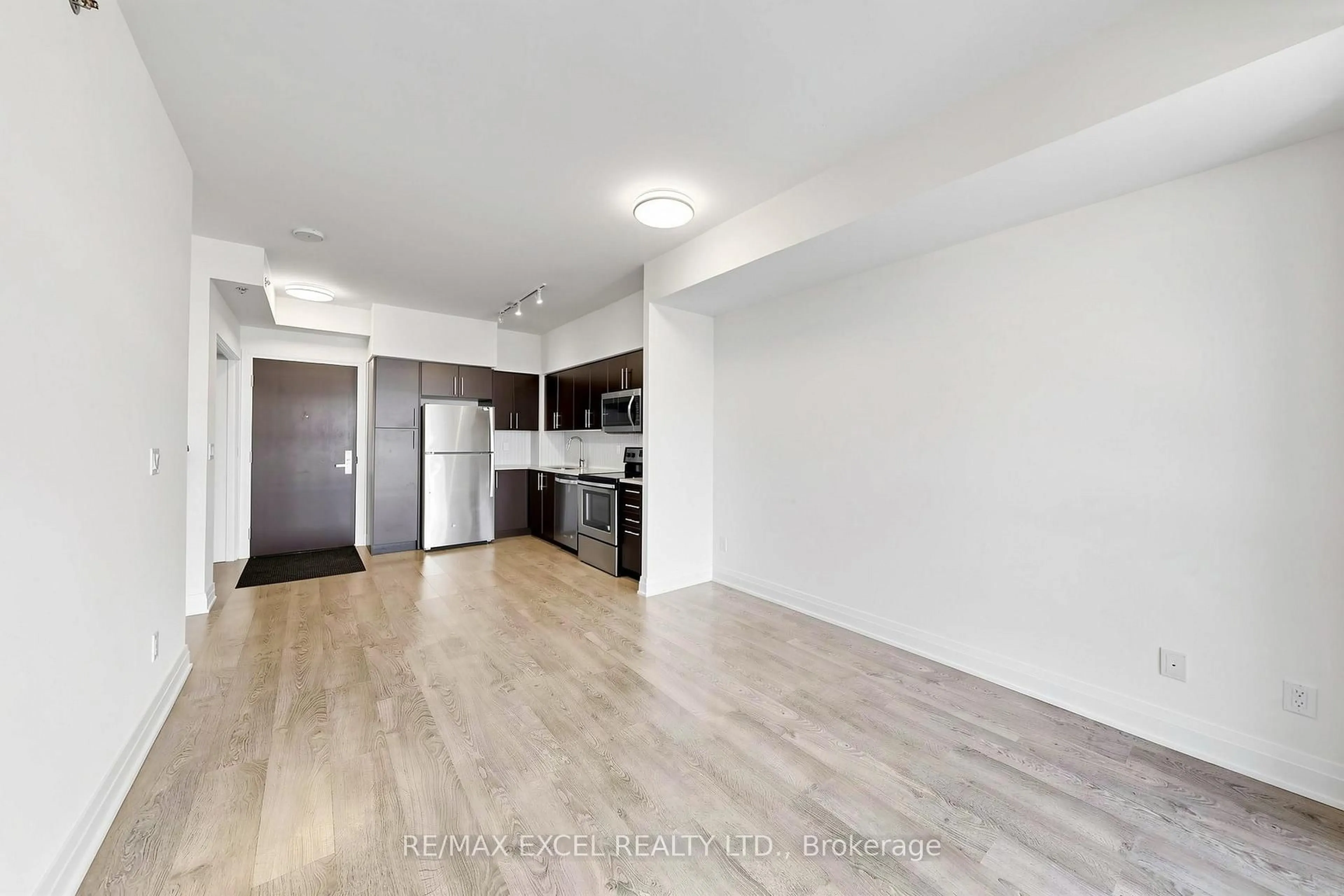 A pic of a room for 55 Speers Rd #1702, Oakville Ontario L6K 0H9