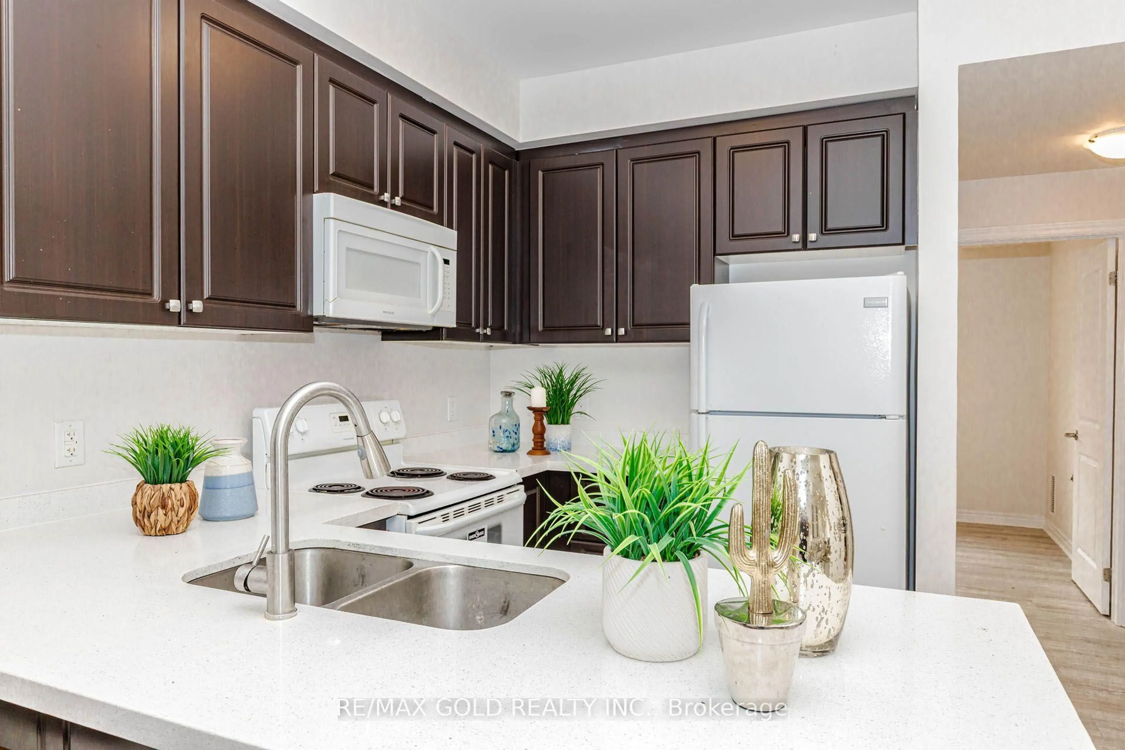 Standard kitchen, ceramic/tile floor for 276 Gatwick Dr #205, Oakville Ontario L6H 7K3