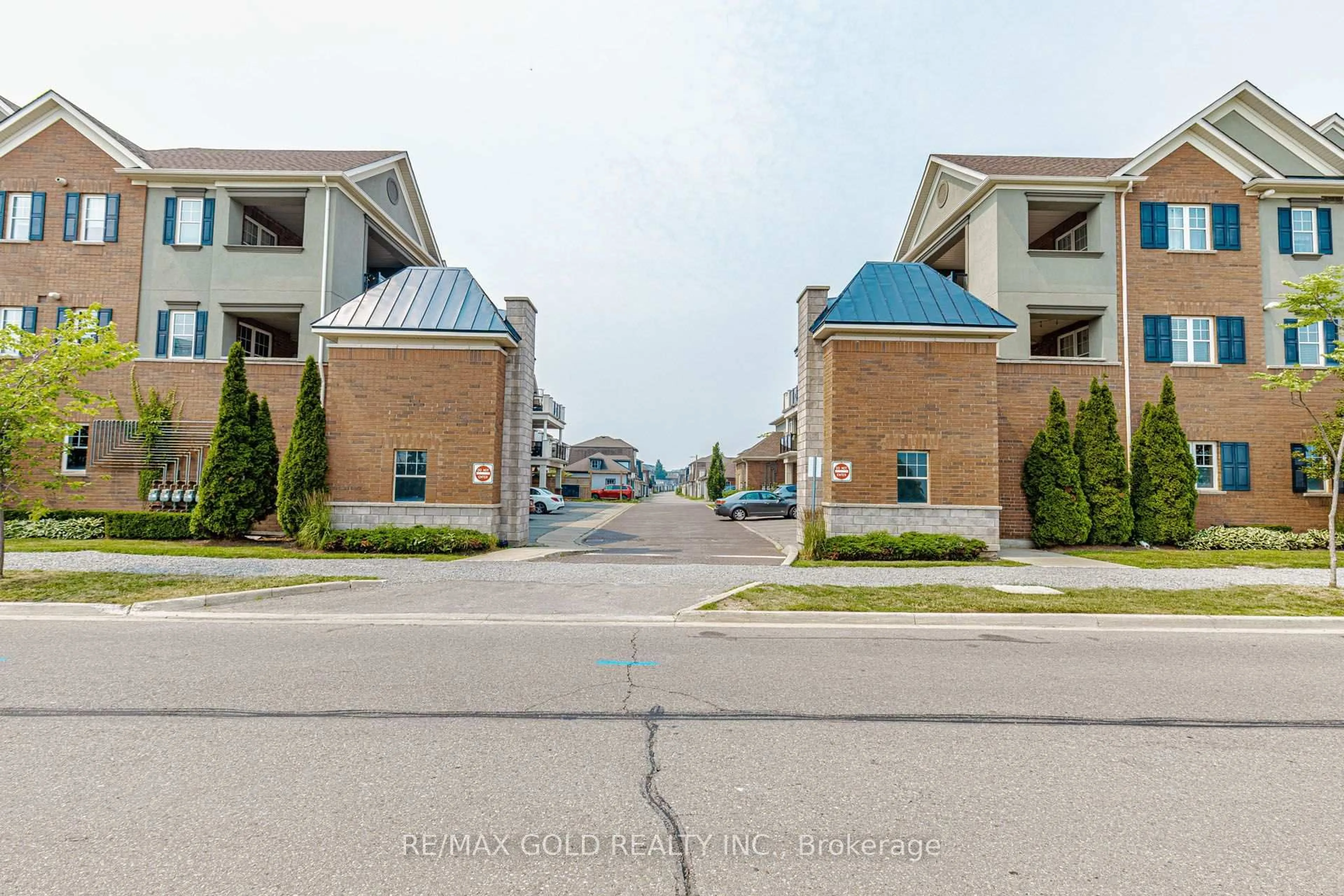 A pic from outside/outdoor area/front of a property/back of a property/a pic from drone, street for 276 Gatwick Dr #205, Oakville Ontario L6H 7K3