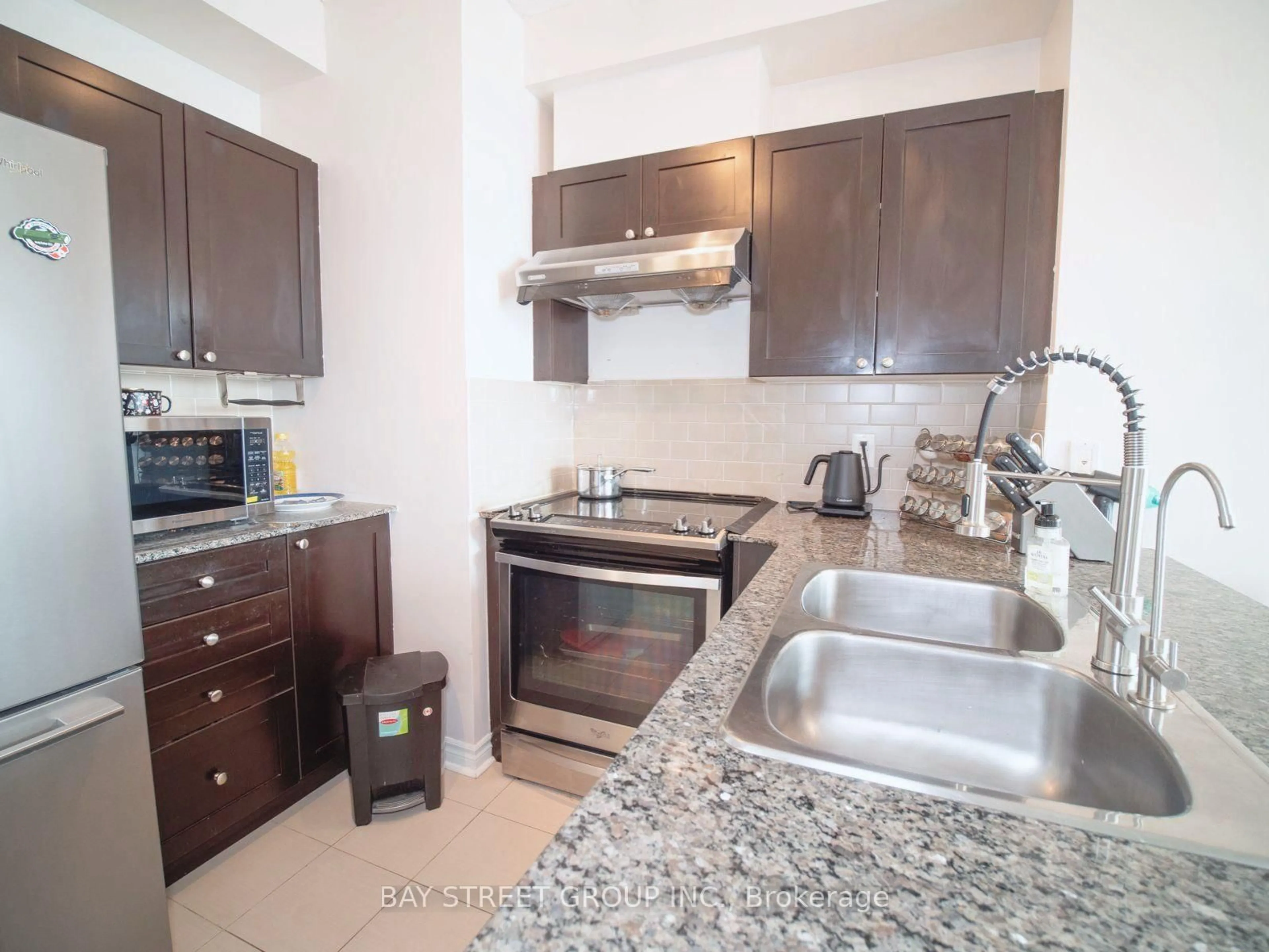 Standard kitchen, ceramic/tile floor for 3525 Kariya Dr #307, Mississauga Ontario L5B 0C2
