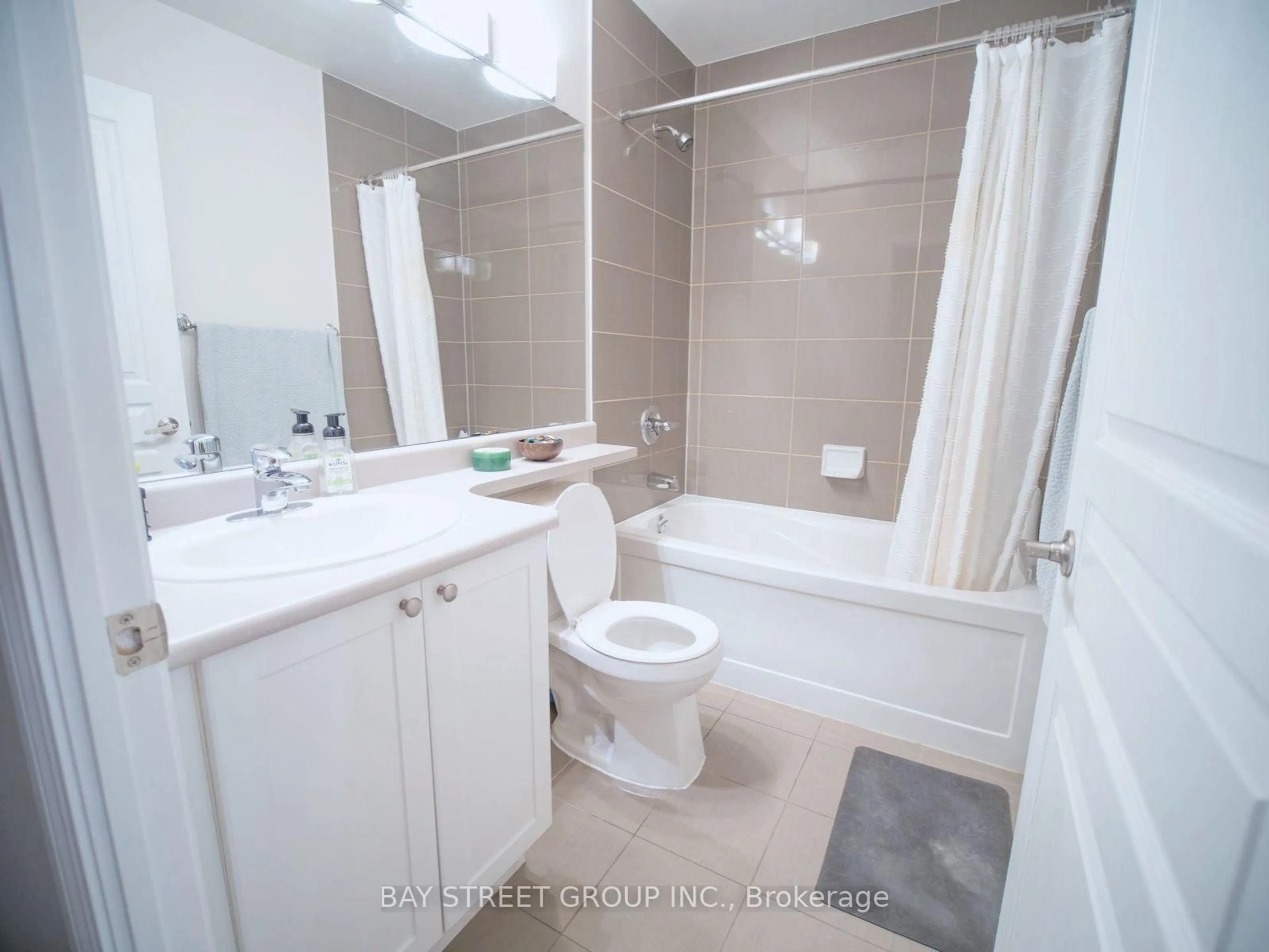 Standard bathroom, ceramic/tile floor for 3525 Kariya Dr #307, Mississauga Ontario L5B 0C2