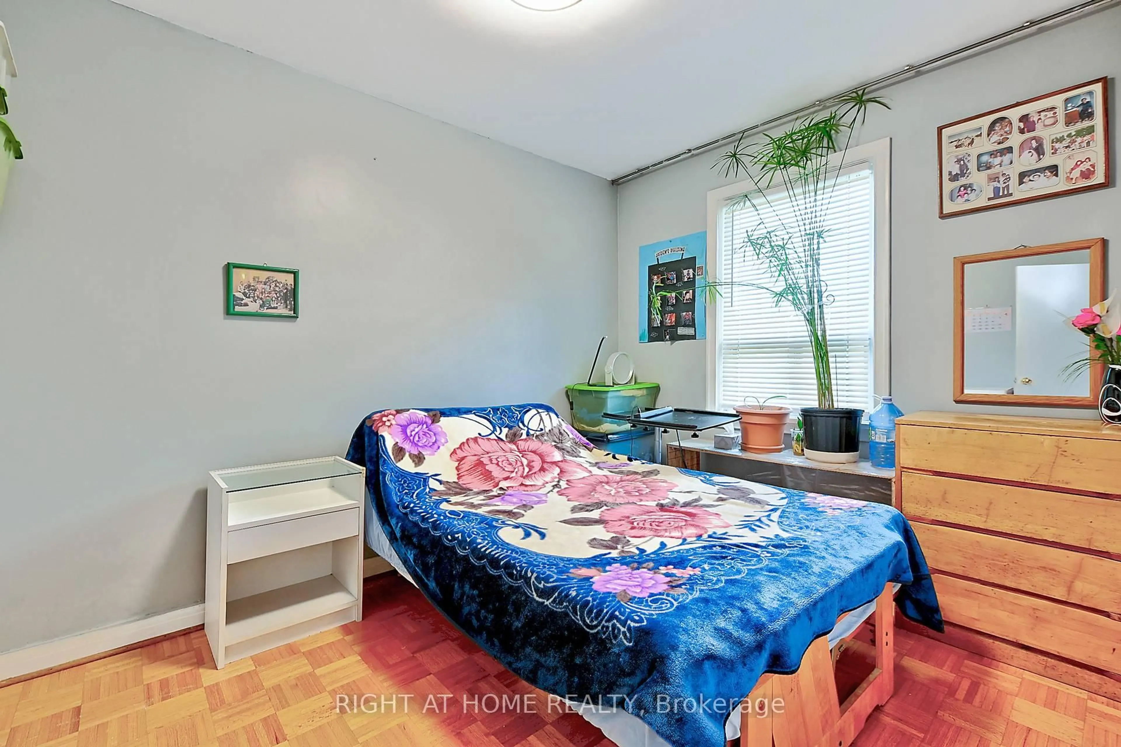 Bedroom with bed, unknown for 34 William Cragg Dr, Toronto Ontario M3M 1T9