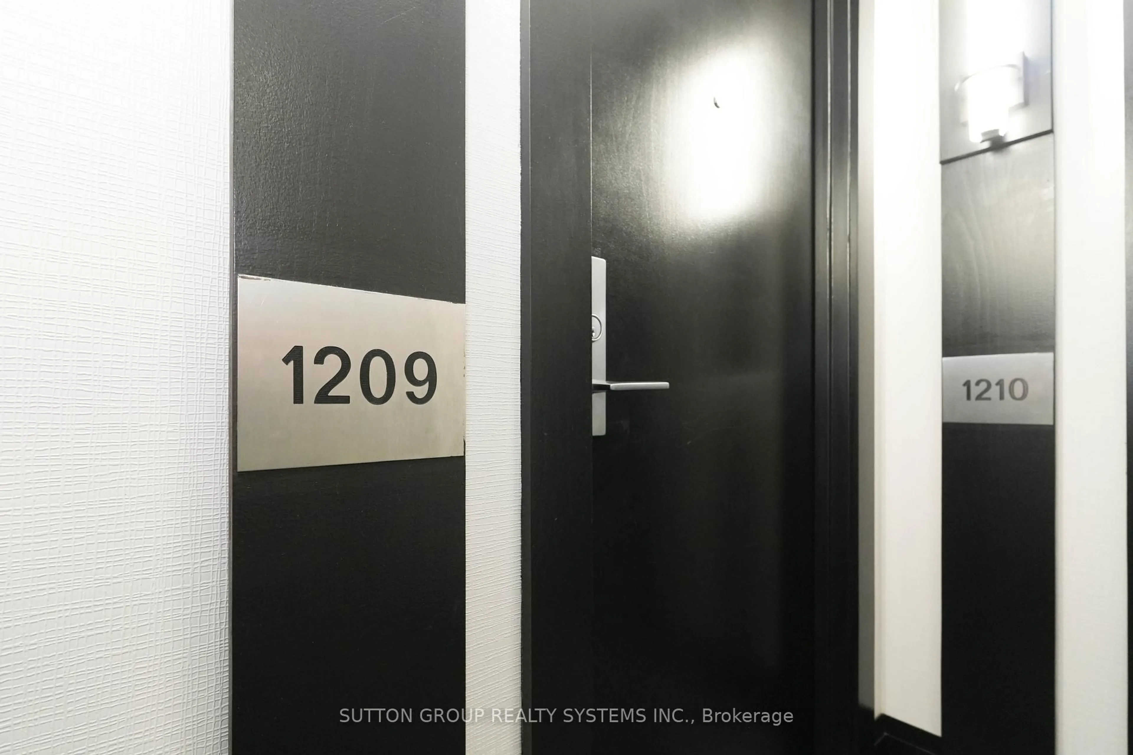 Indoor foyer for 70 Absolute Ave #1209, Mississauga Ontario L4Z 0A4