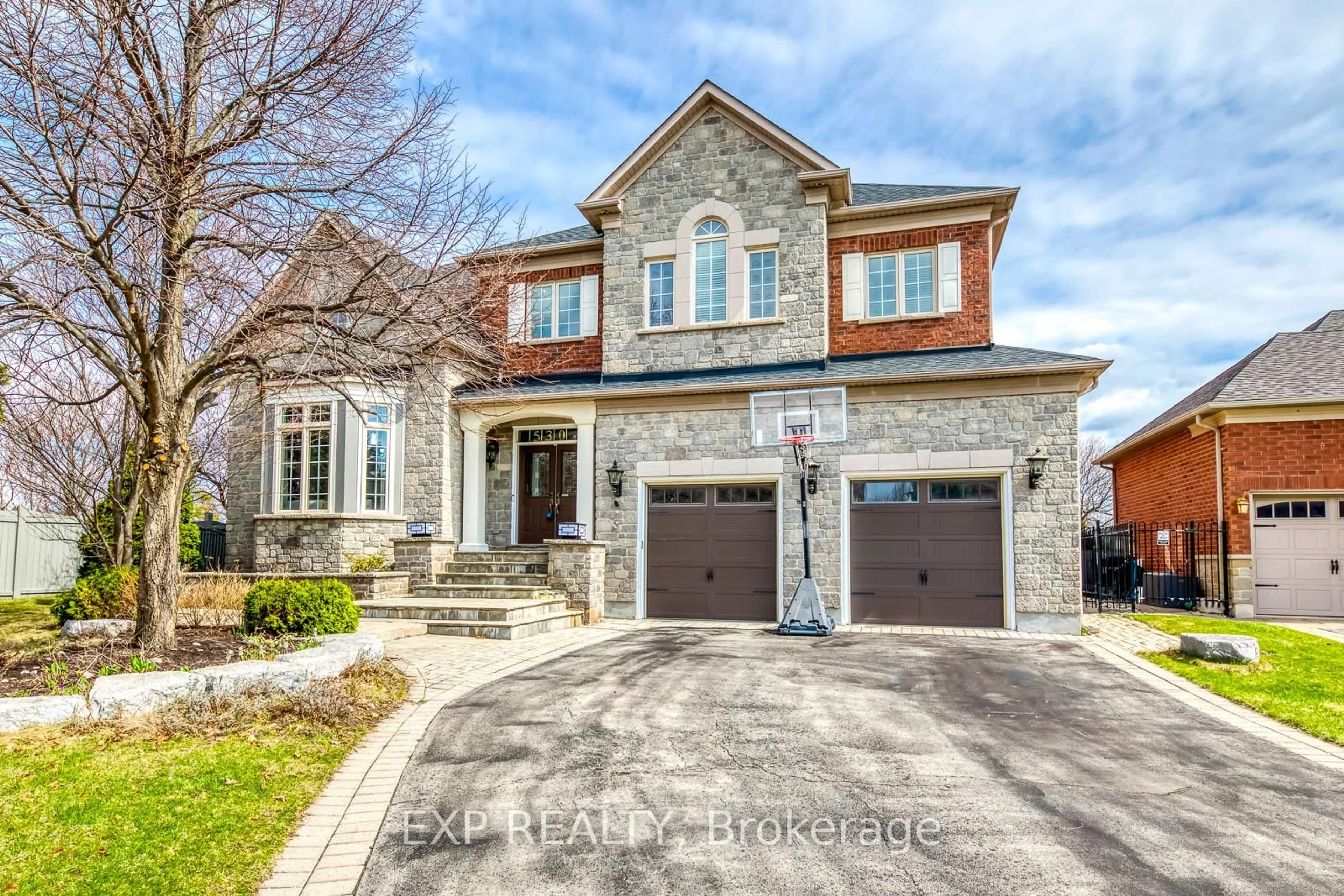 Home with brick exterior material, street for 530 Golfview Crt, Oakville Ontario L6M 4W6