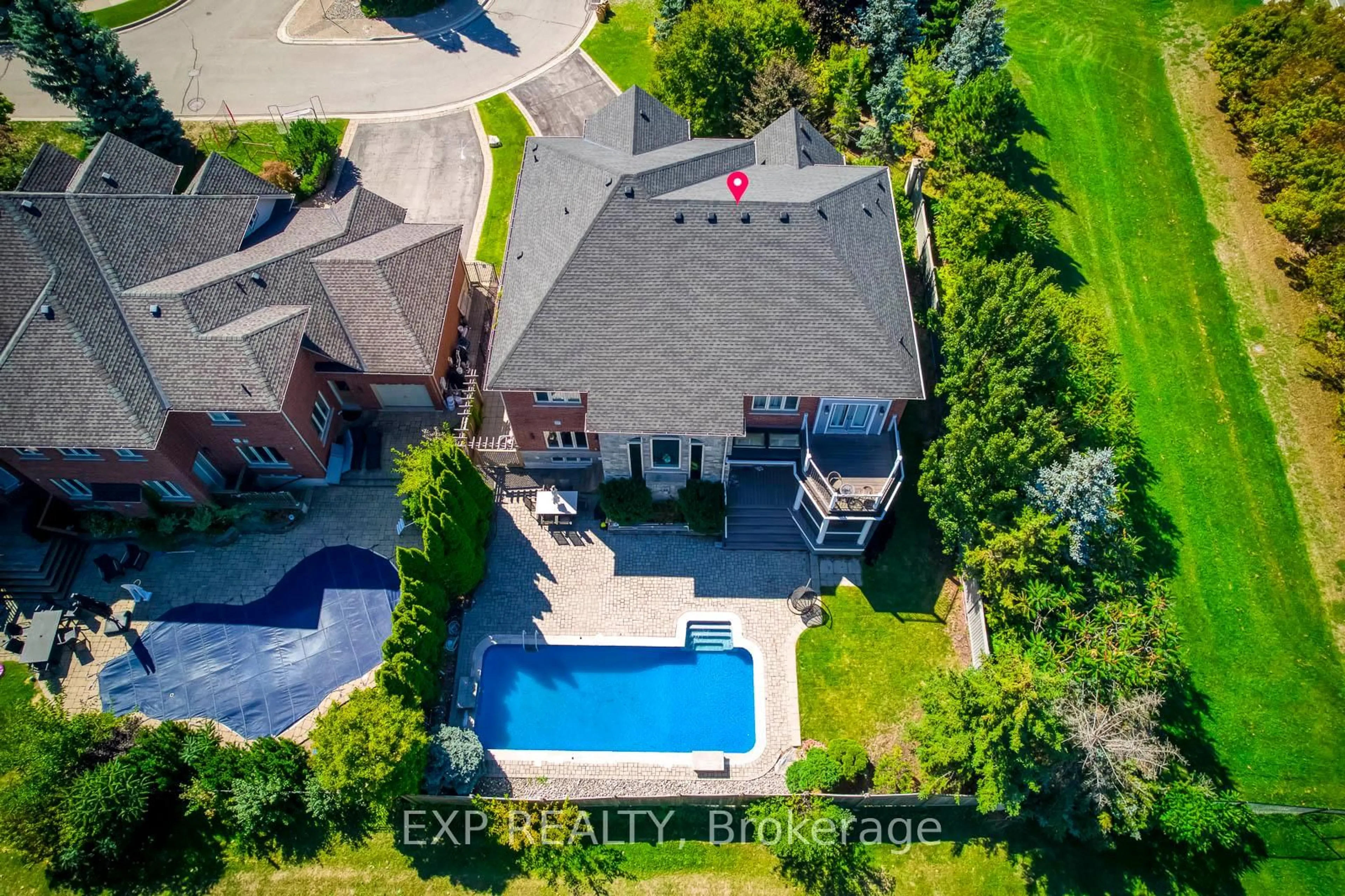 A pic from outside/outdoor area/front of a property/back of a property/a pic from drone, unknown for 530 Golfview Crt, Oakville Ontario L6M 4W6