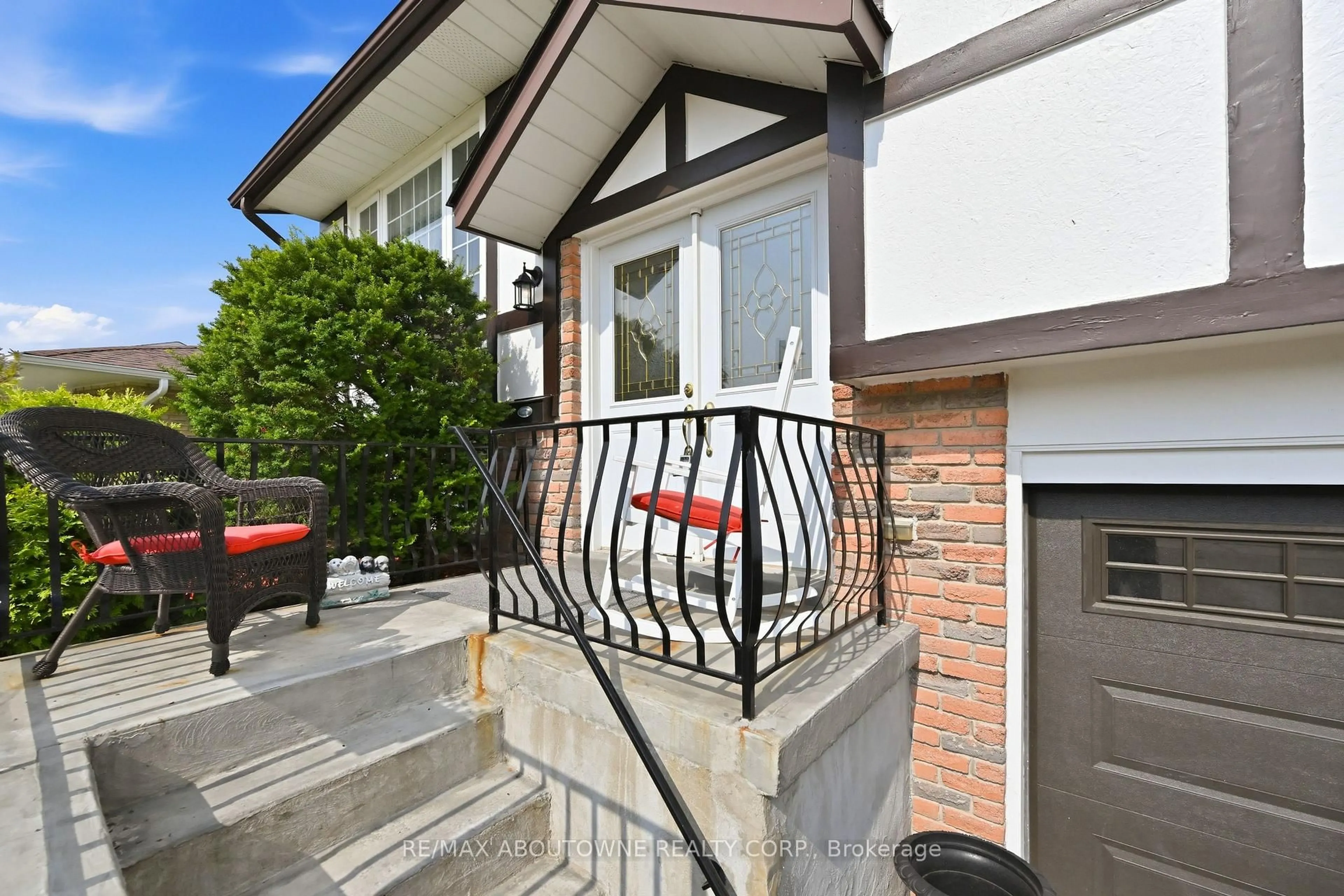 Balcony in the apartment, street for 2339 Gillingham Dr, Burlington Ontario L7P 4G5
