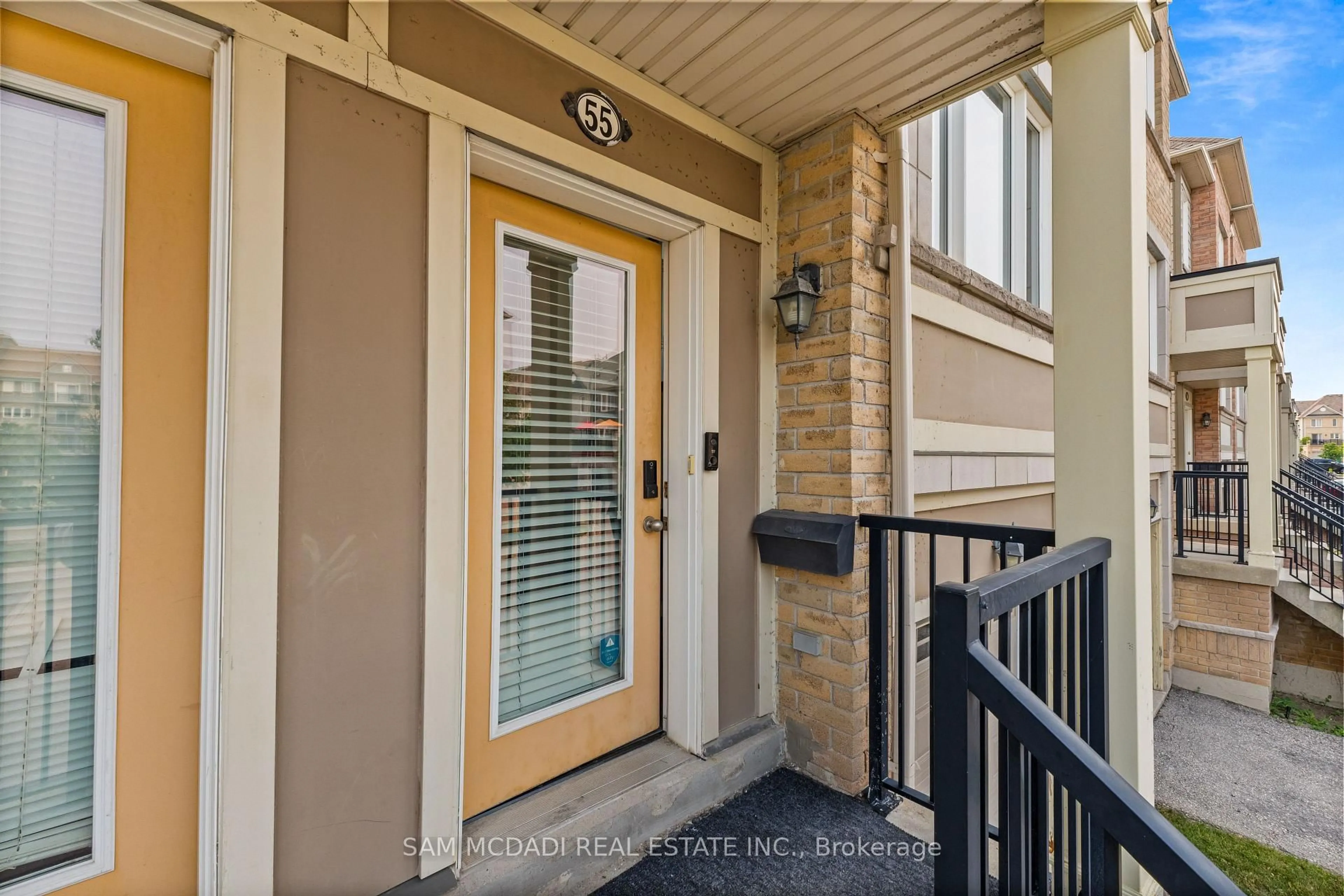 Indoor entryway for 3050 Erin Centre Blvd #55, Mississauga Ontario L5M 0P5
