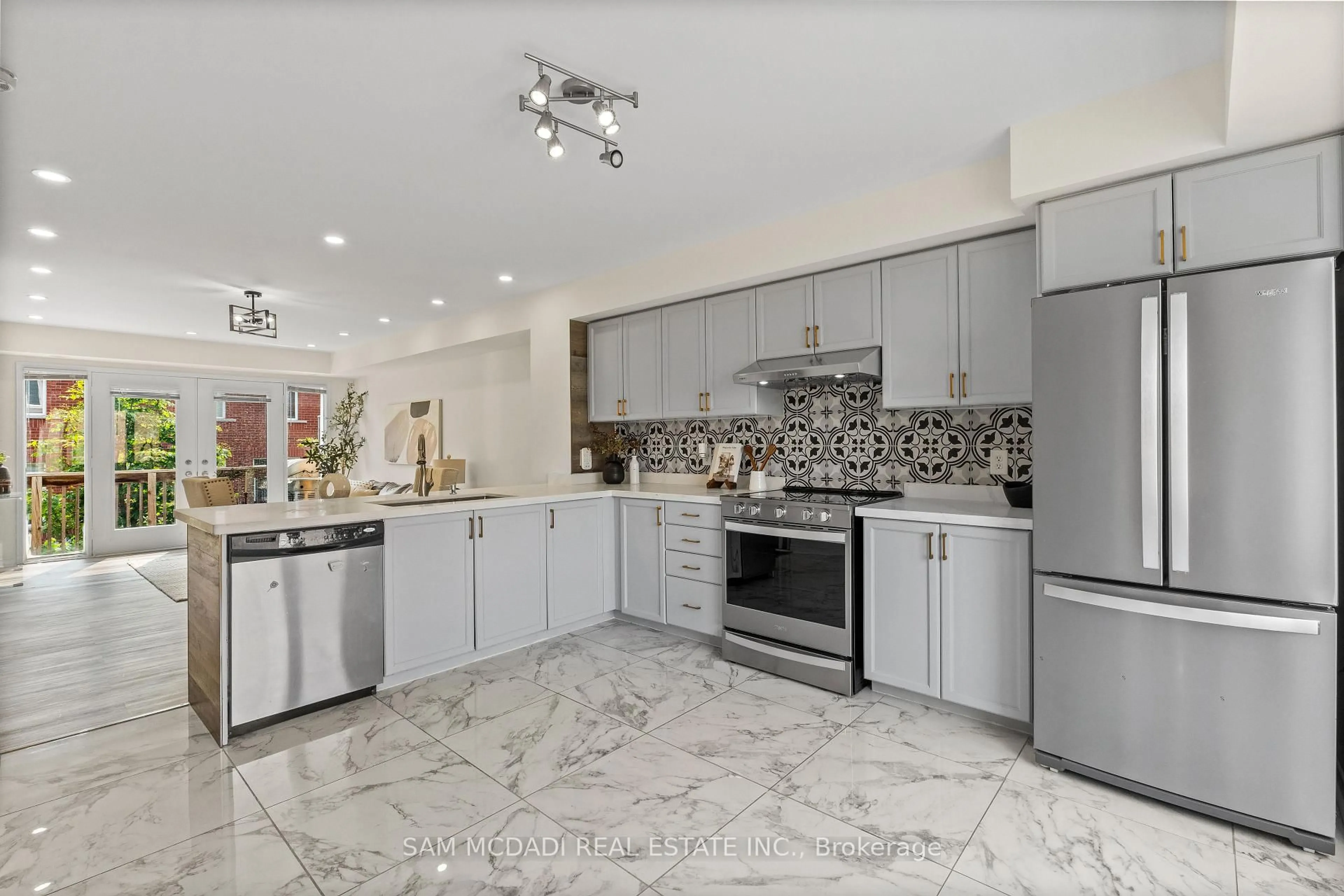 Open concept kitchen, ceramic/tile floor for 3050 Erin Centre Blvd #55, Mississauga Ontario L5M 0P5