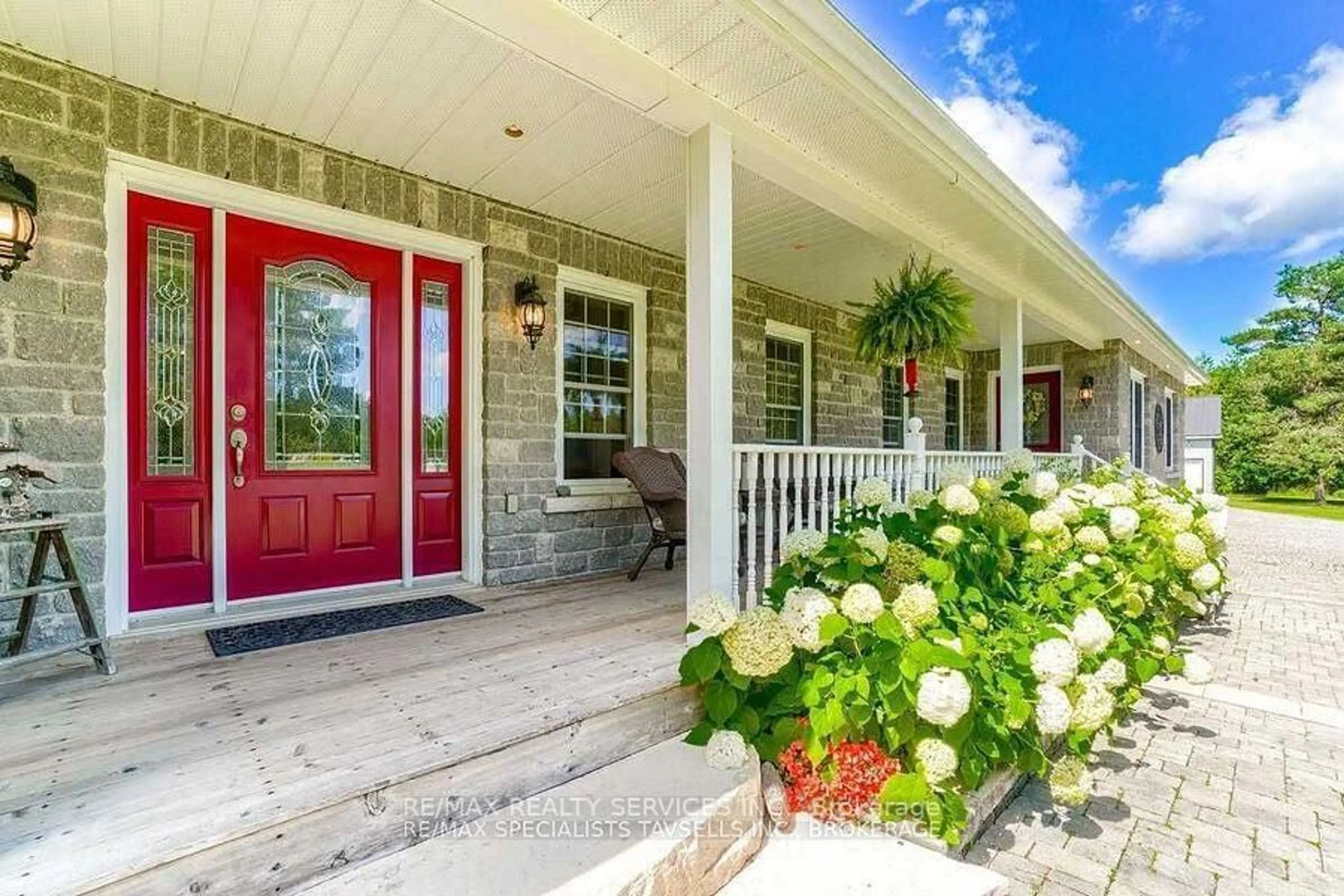 Indoor entryway for 20040 Kennedy Rd, Caledon Ontario L7K 1Y3