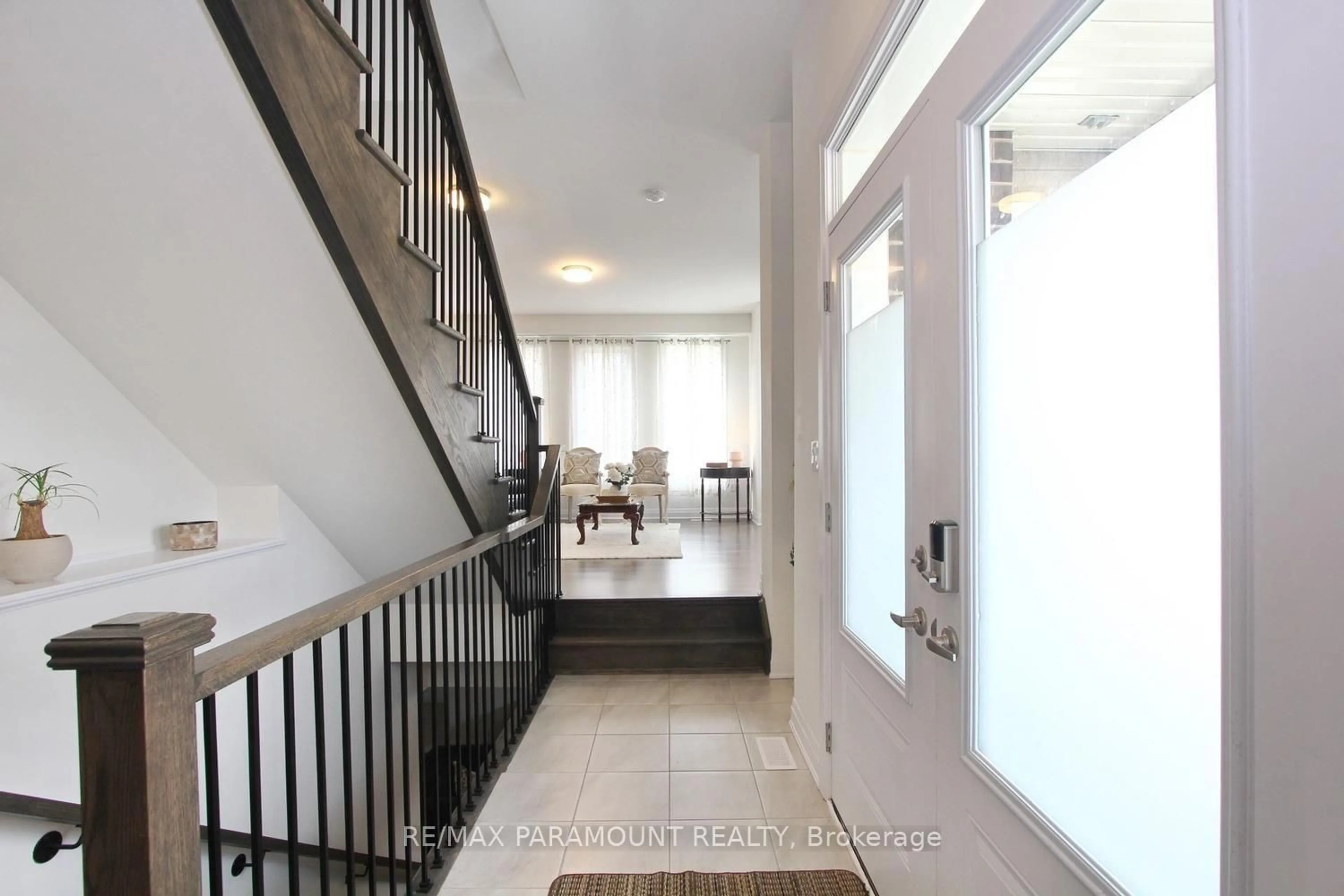 Indoor foyer for 24 Kings Hill Dr, Brampton Ontario L7A 5L9