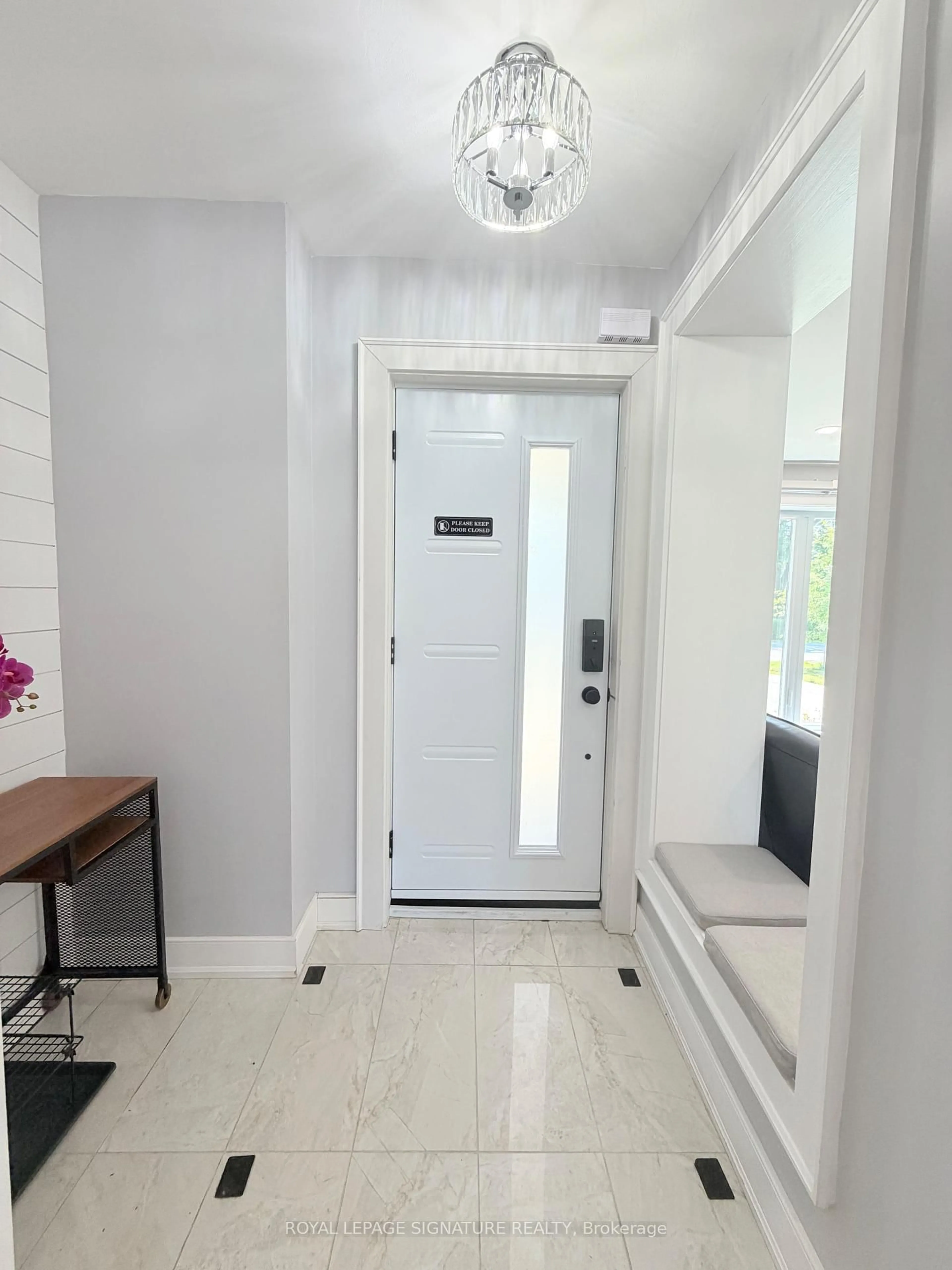 Indoor entryway for 104 Great Oak Dr, Toronto Ontario M9A 1N5