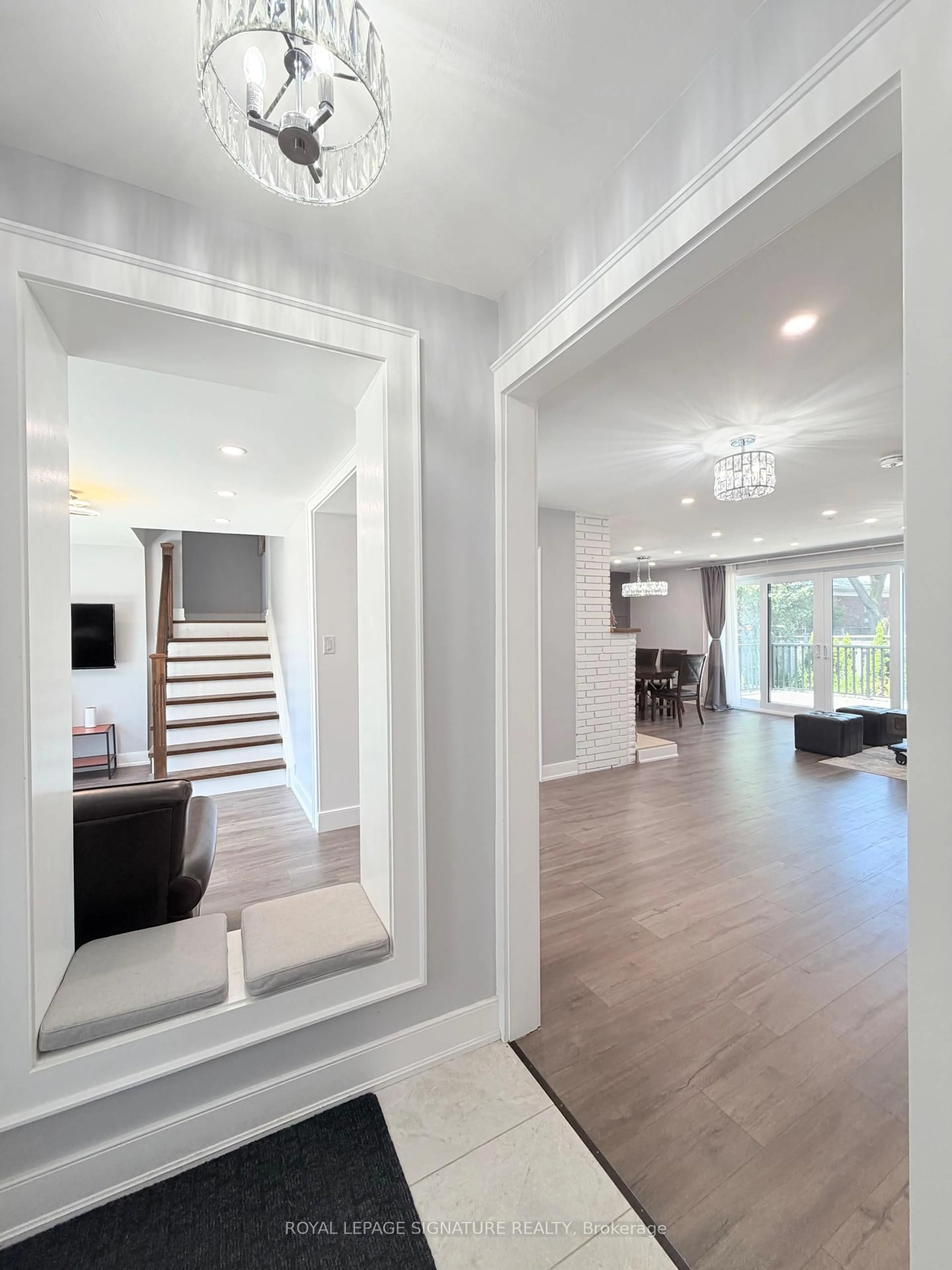Indoor entryway for 104 Great Oak Dr, Toronto Ontario M9A 1N5