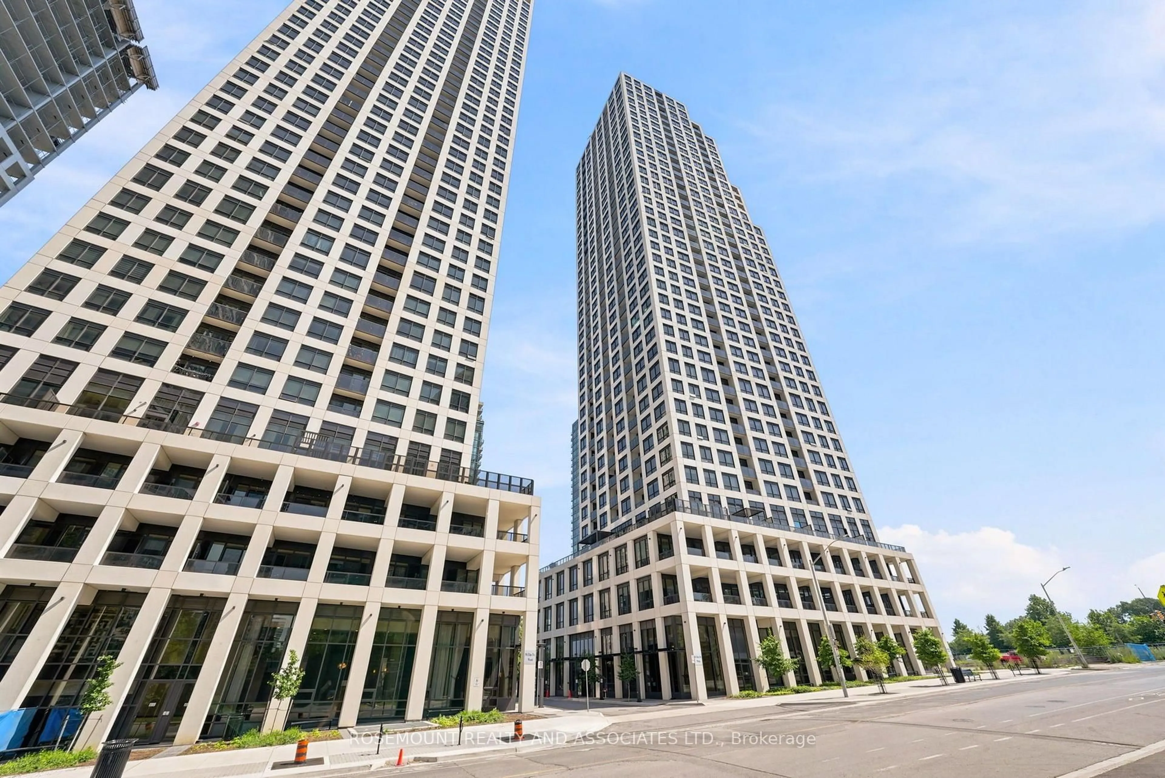Indoor foyer for 36 ELM Dr #2105, Mississauga Ontario L5B 0N3