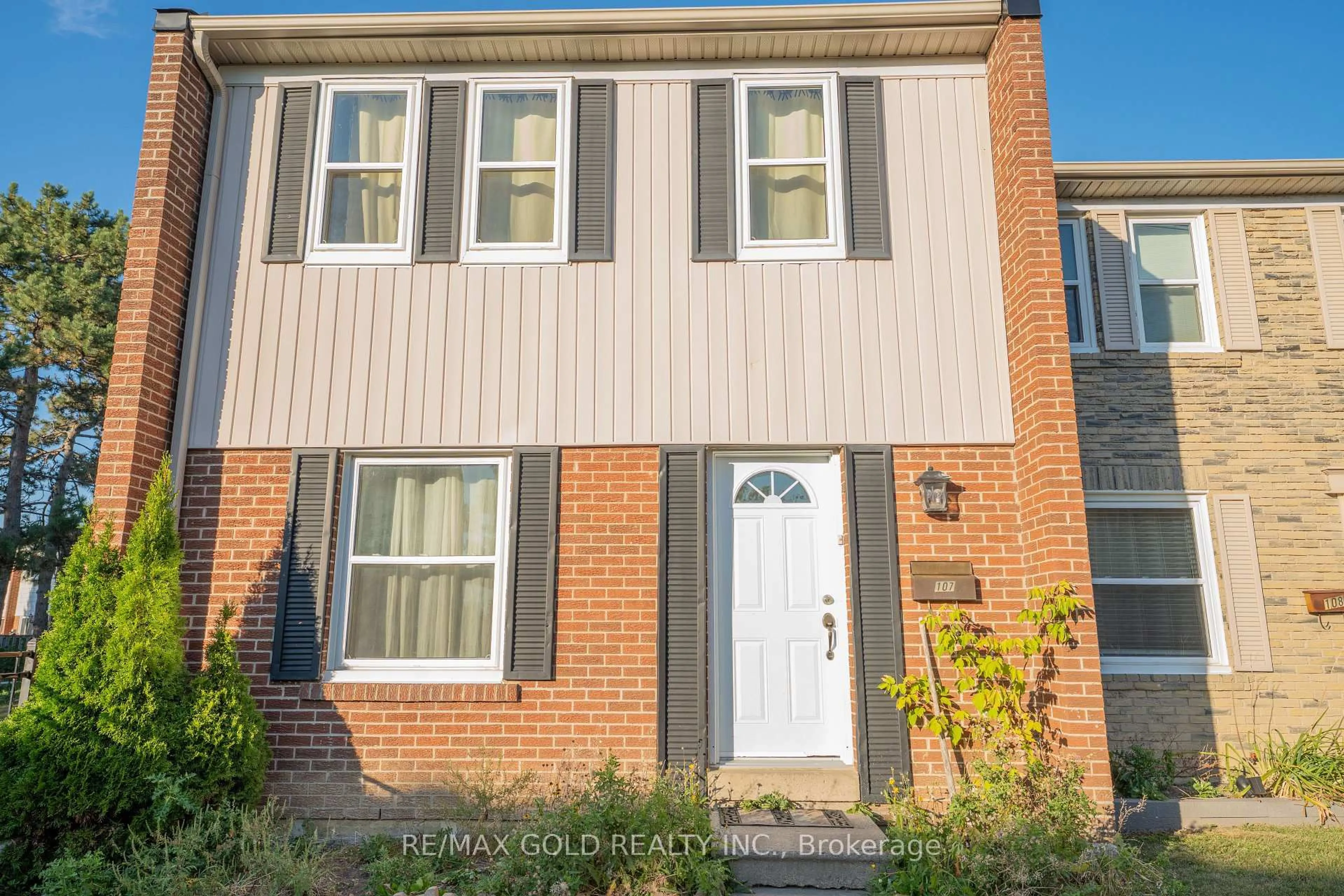 Home with brick exterior material, street for 900 Central Park Dr #107, Brampton Ontario L6S 3J6