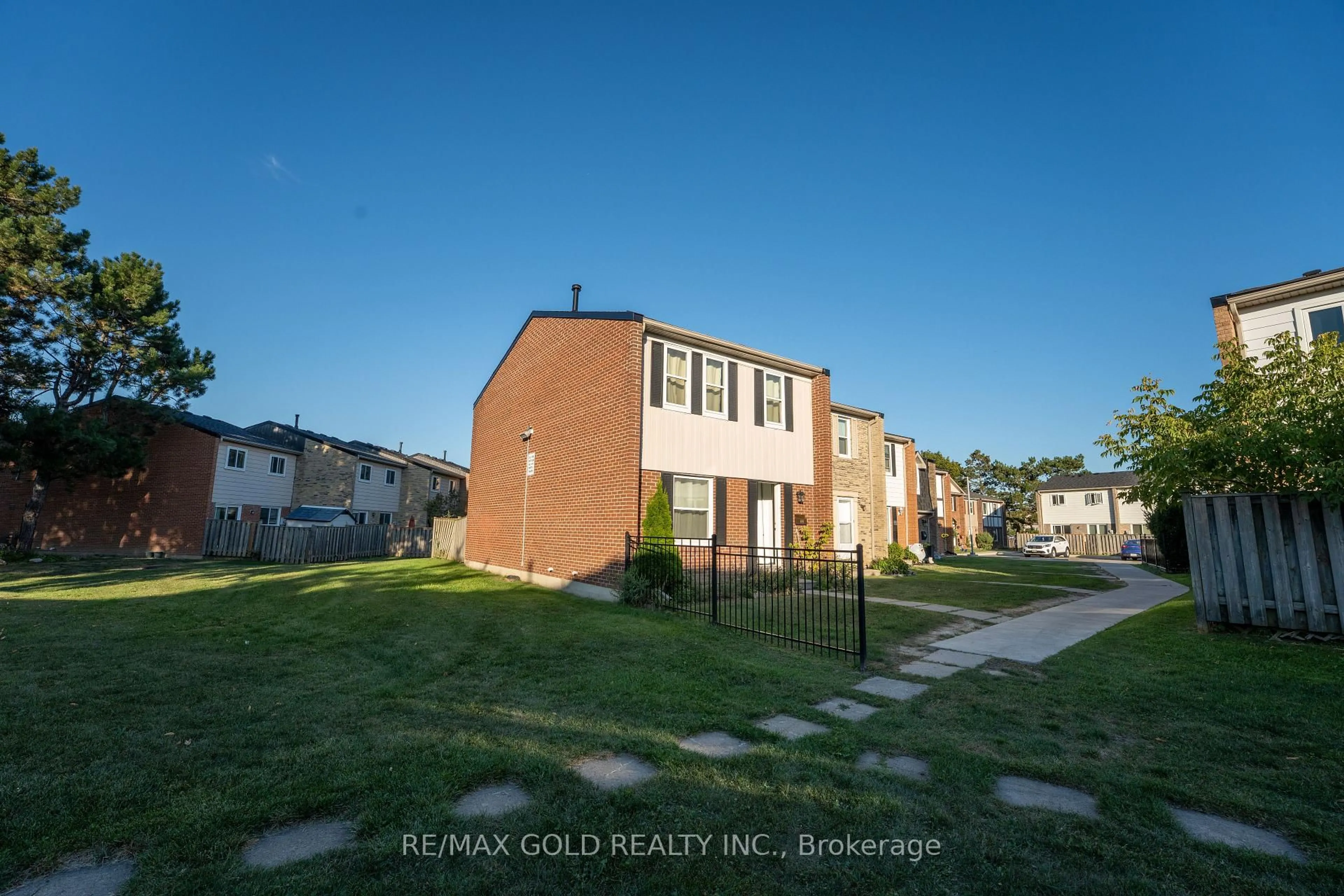 A pic from outside/outdoor area/front of a property/back of a property/a pic from drone, street for 900 Central Park Dr #107, Brampton Ontario L6S 3J6
