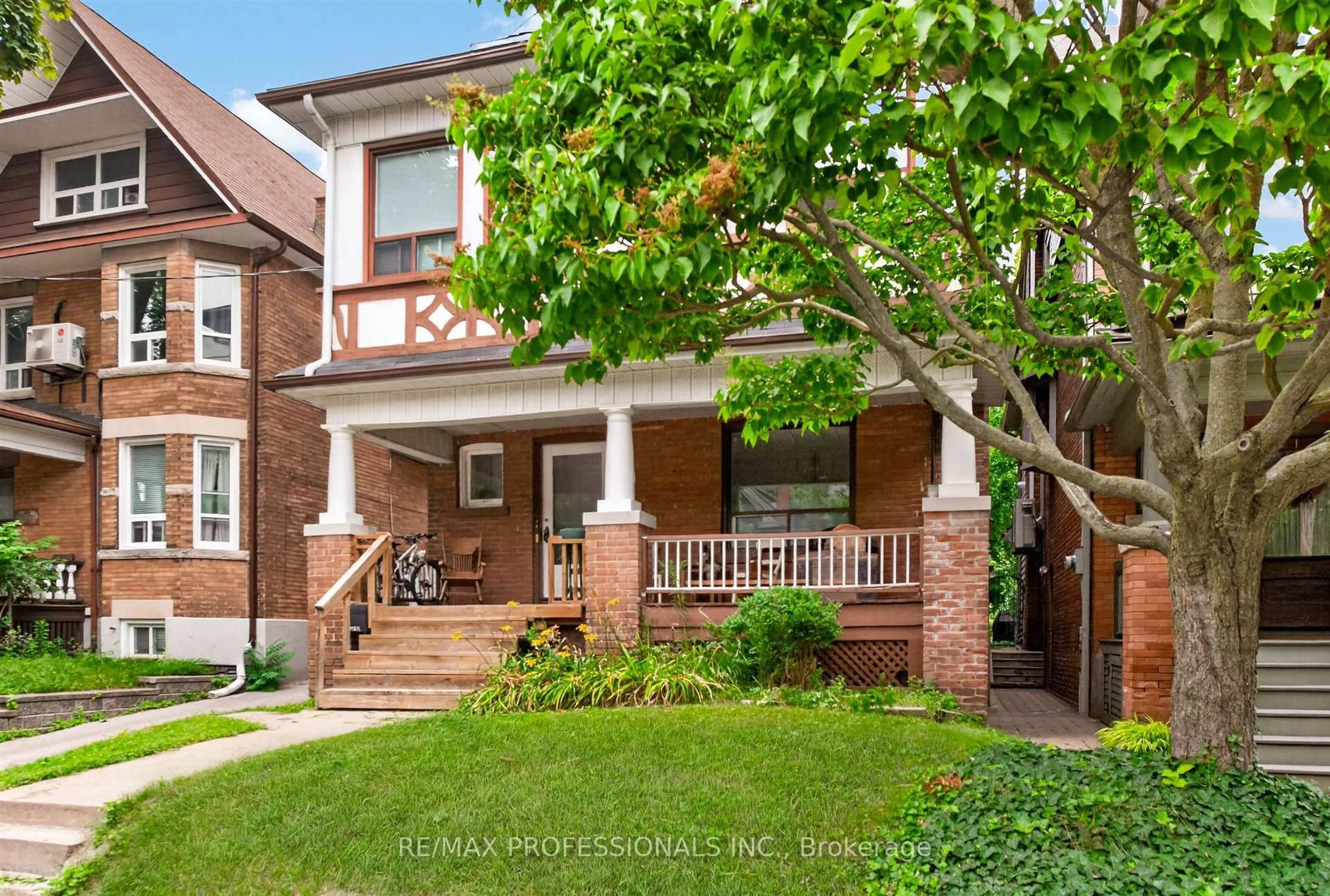 Home with brick exterior material, street for 182 Geoffrey St, Toronto Ontario M6R 1P7