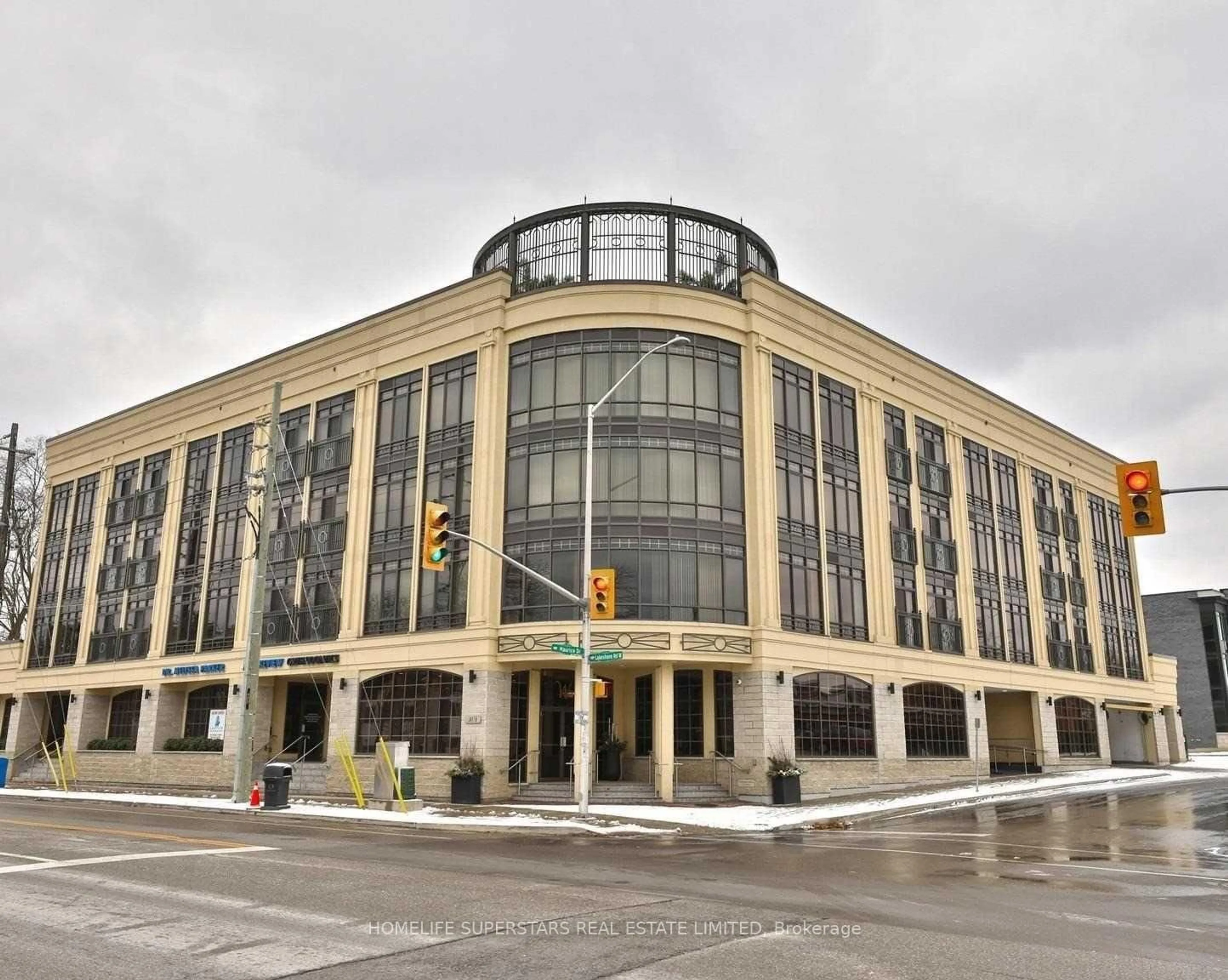 Indoor foyer for 205 Lakeshore Rd #302, Oakville Ontario L6K 0H8