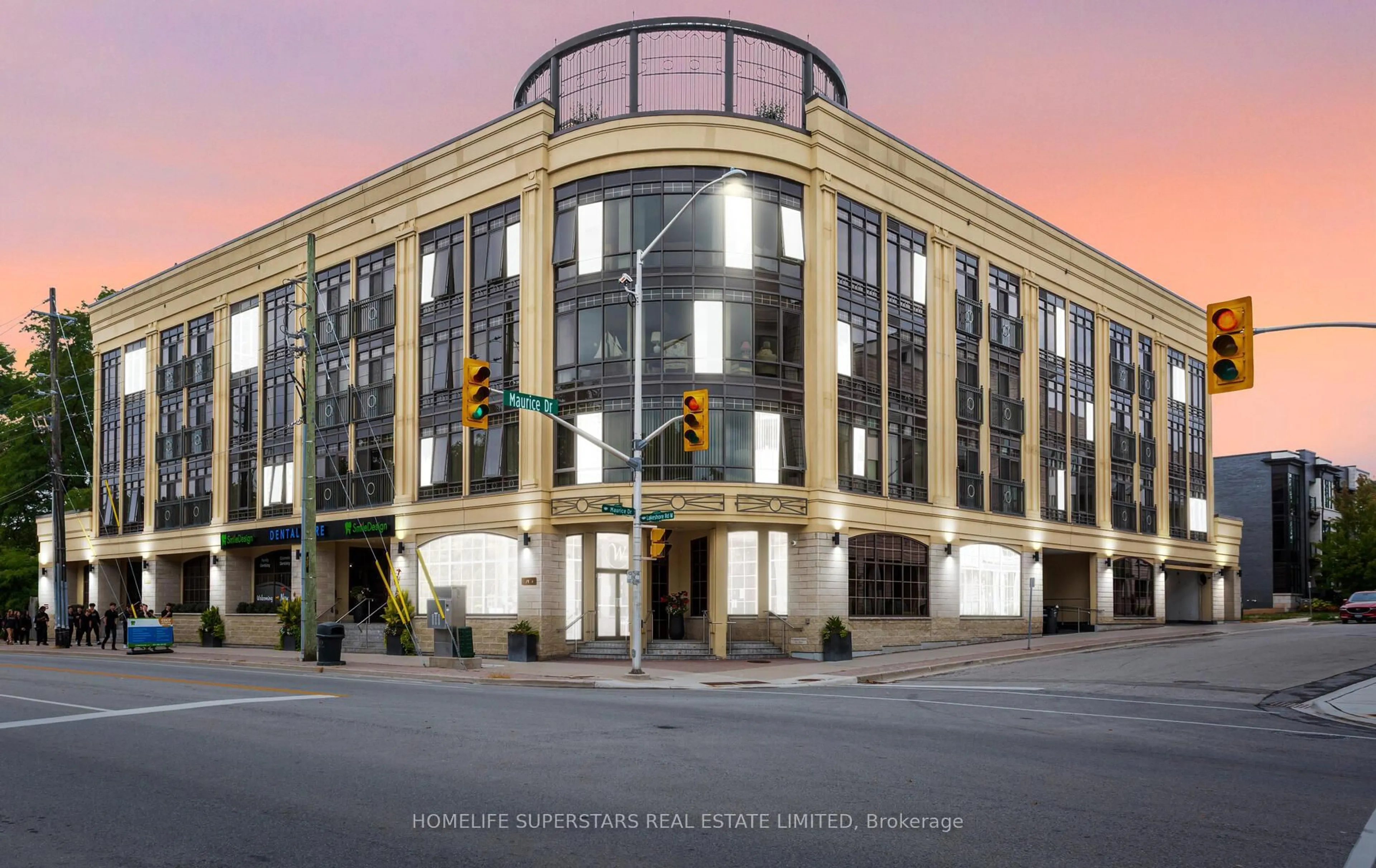 Indoor foyer for 205 Lakeshore Rd #302, Oakville Ontario L6K 0H8