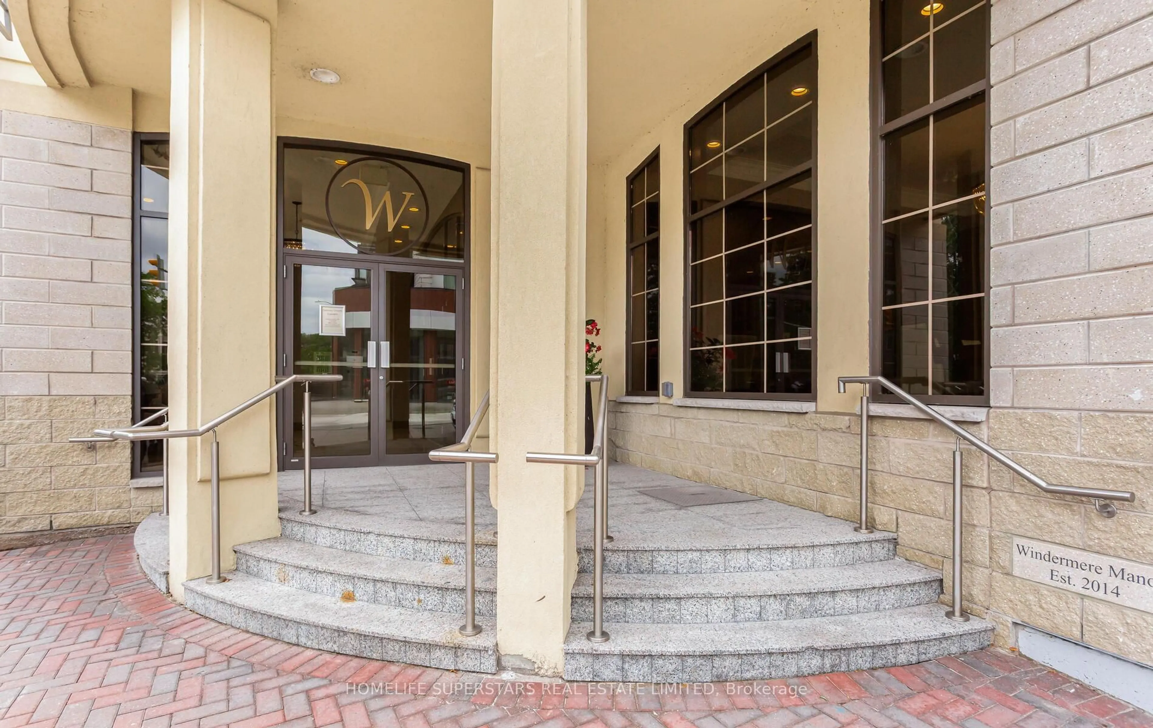 Indoor foyer for 205 Lakeshore Rd #302, Oakville Ontario L6K 0H8