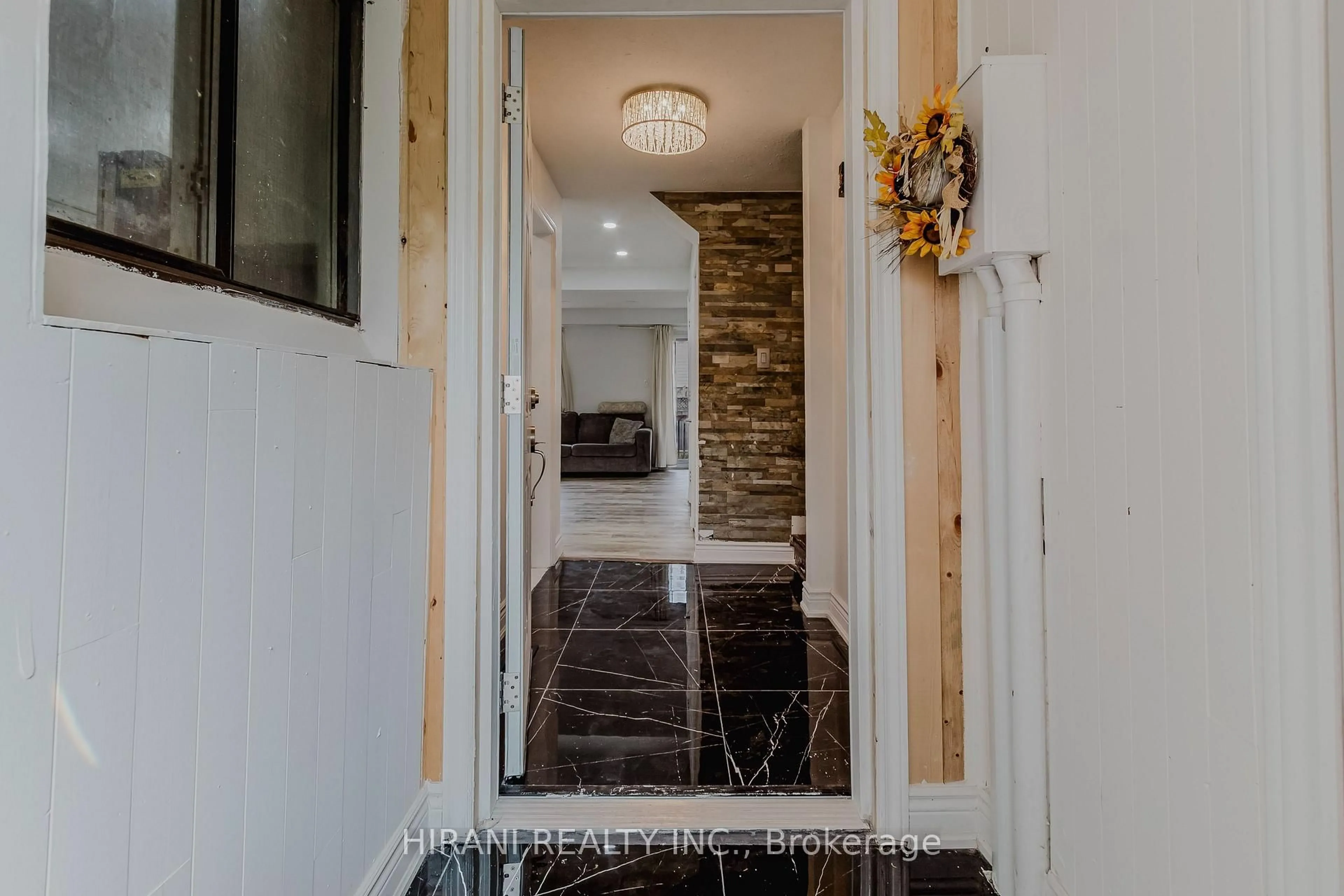 Indoor entryway for 75 Royal Salisbury Way, Brampton Ontario L6V 3J3