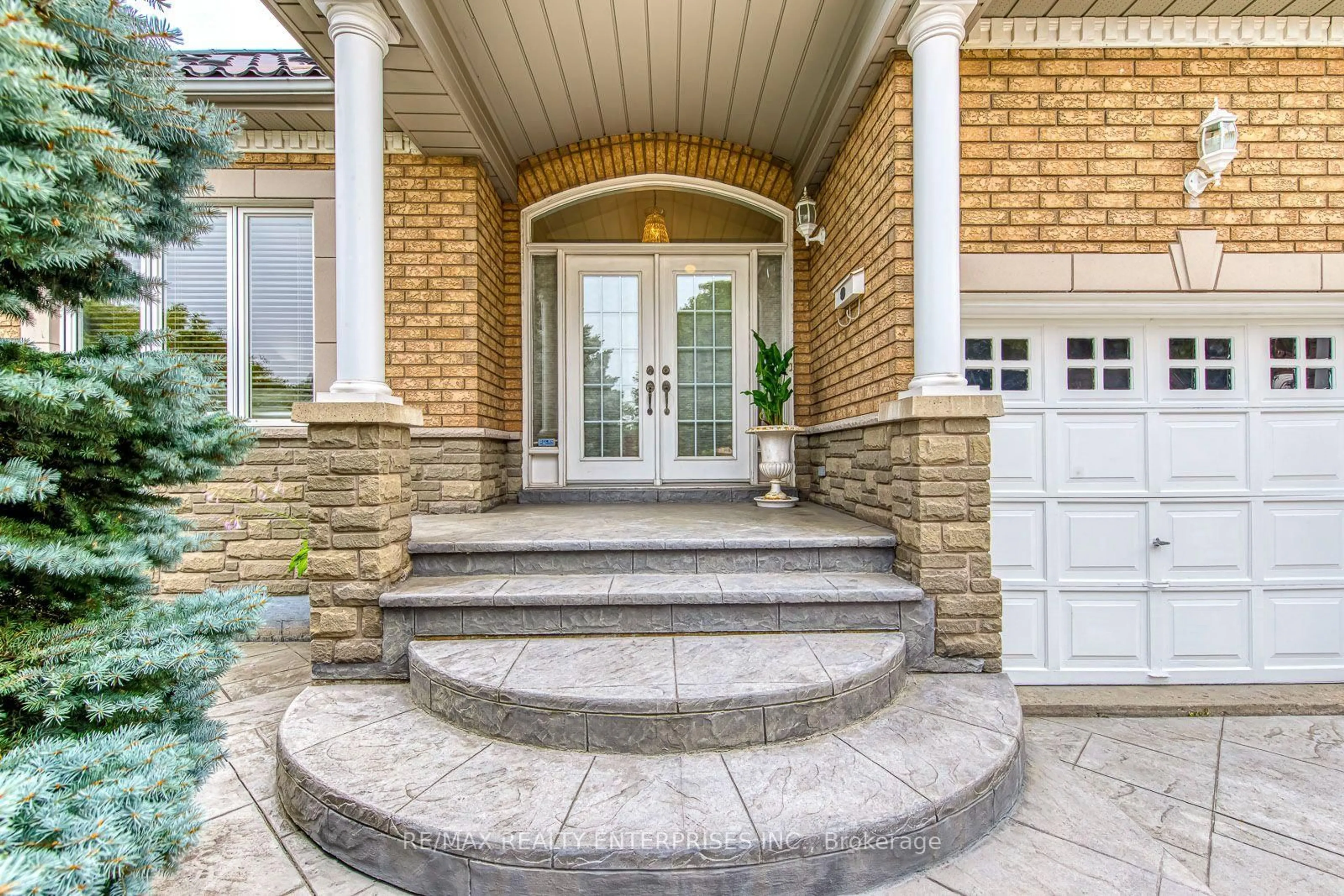 Indoor entryway for 2839 Bushland Cres, Mississauga Ontario L5J 1Y1