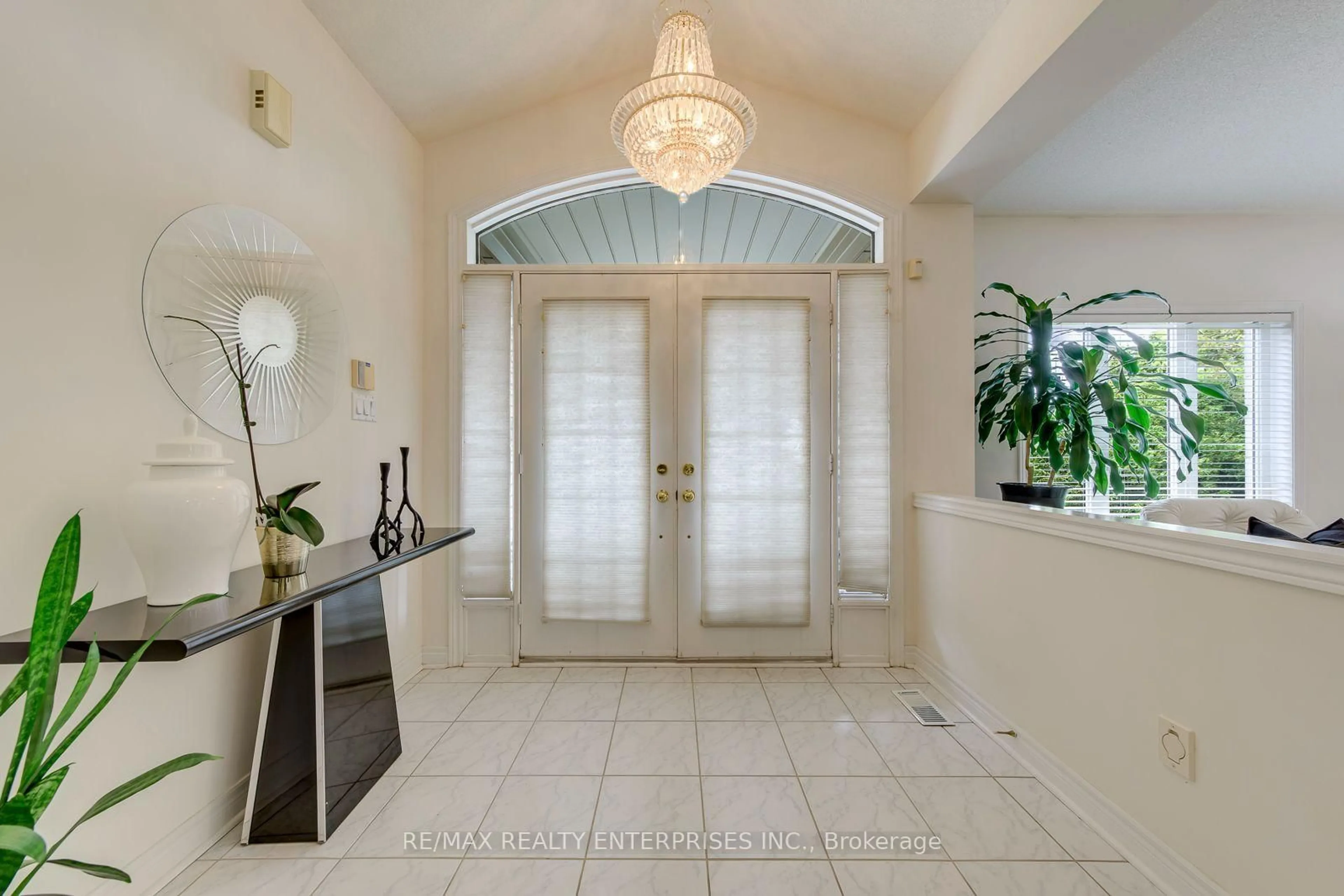 Indoor entryway for 2839 Bushland Cres, Mississauga Ontario L5J 1Y1