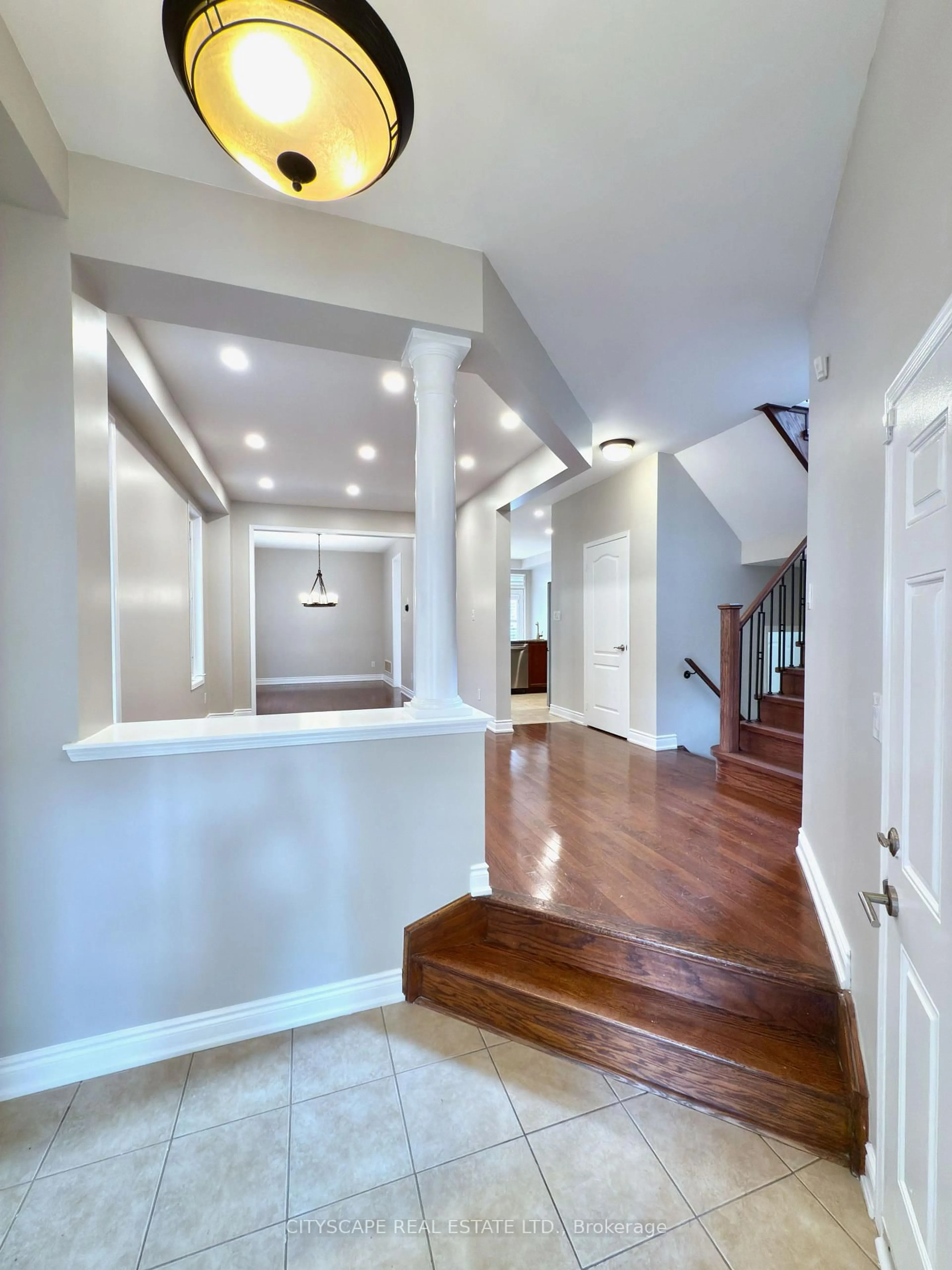 Indoor entryway for 5409 Bestview Way, Mississauga Ontario L5M 0B8
